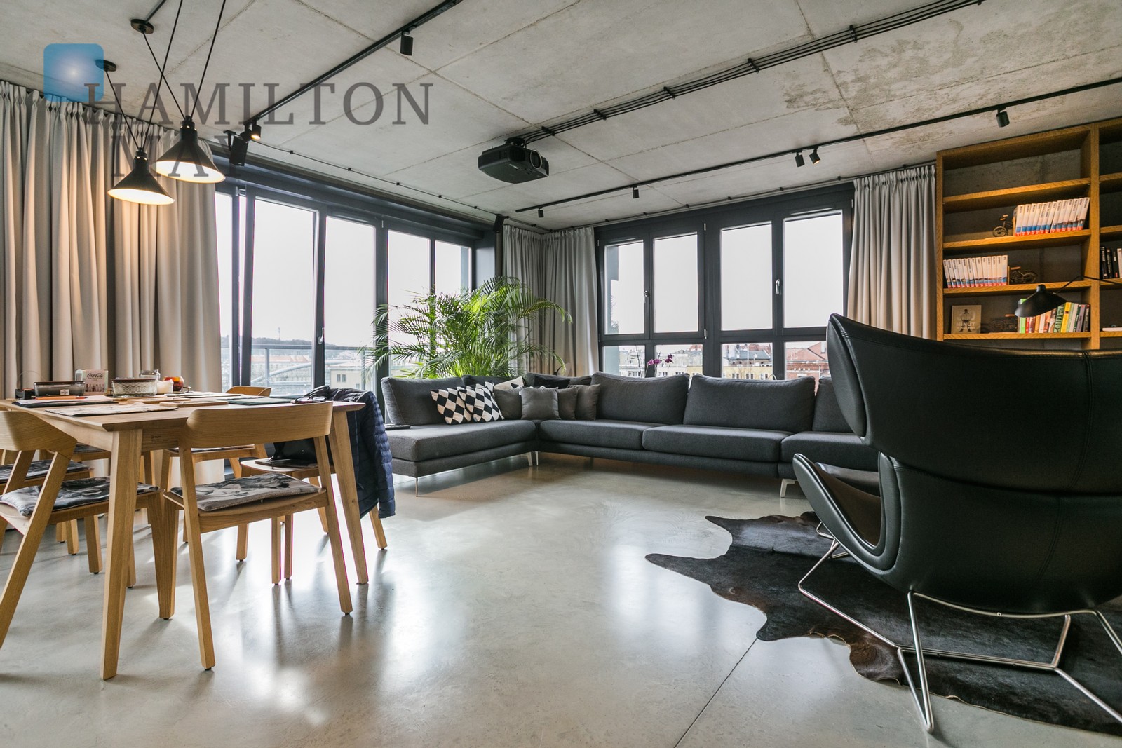 A luxurious penthouse with a beautiful view of the Vistula River at ul. St. Wawrzynca 21 Krakow for sale