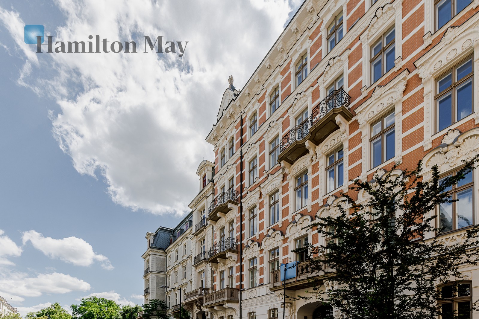 Luxury apartments at Foksal 13/15: Modernity and historical charm in the heart of Warsaw - slider