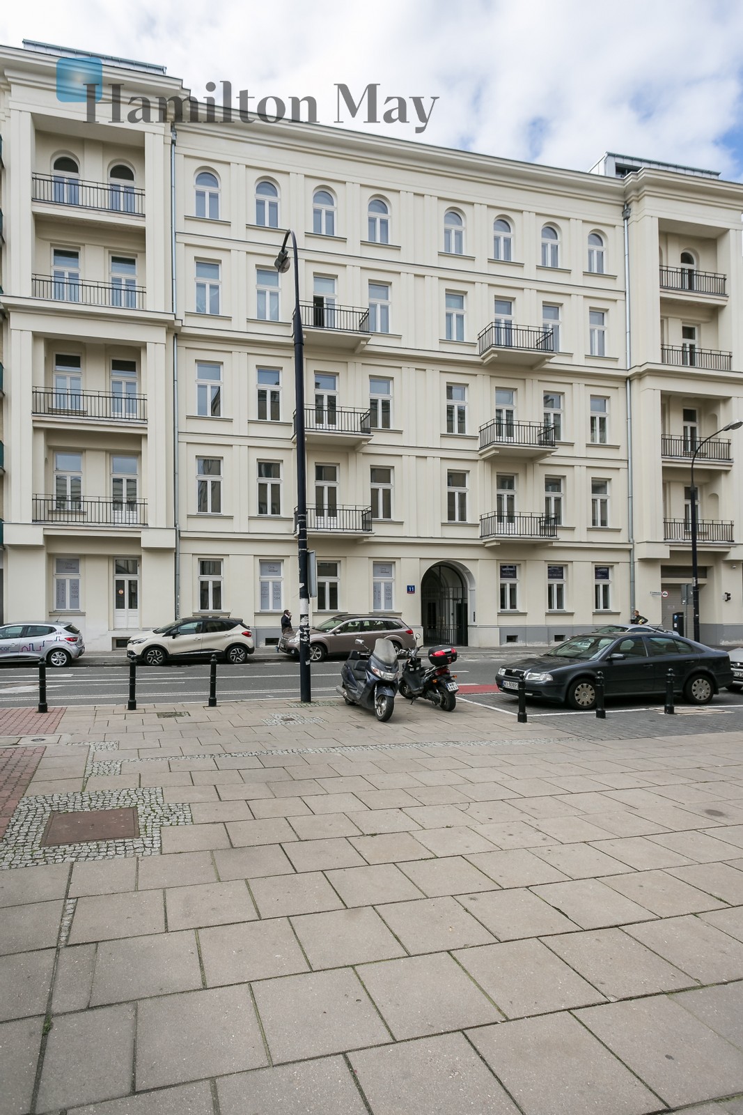 City: Warszawa Street: Wiejska Region: Śródmieście Level: 5 - slider
