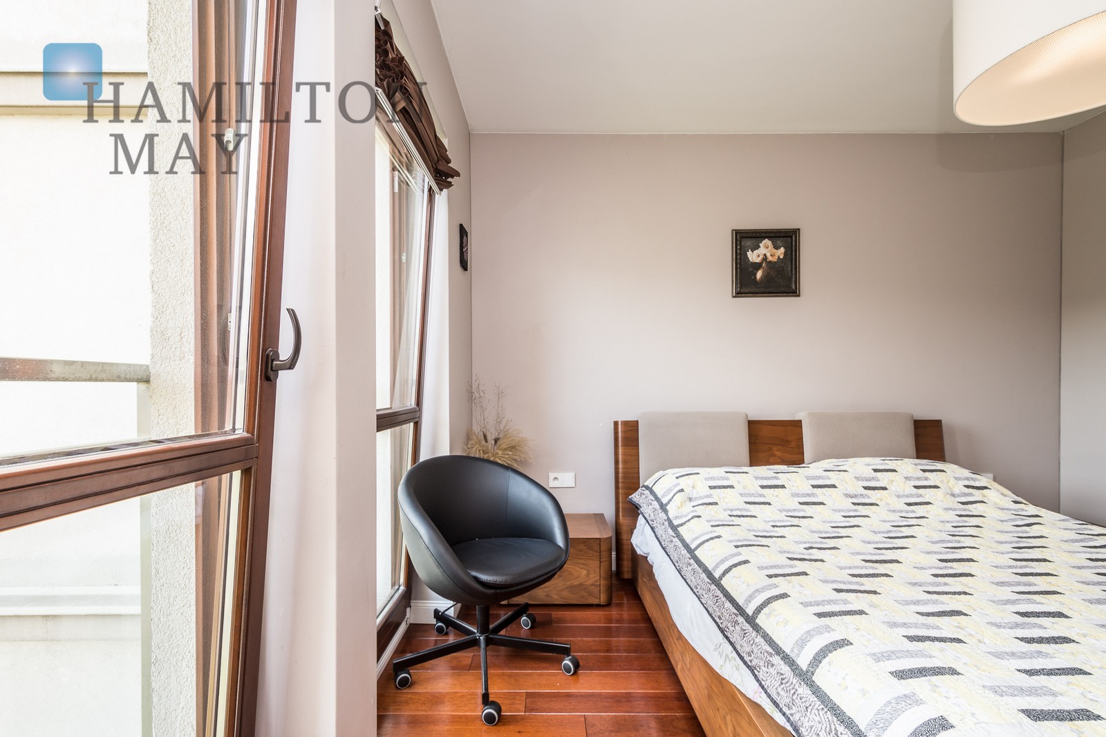 For sale, a comfortably furnished apartment located in the Garden Residence investment Krakow for sale