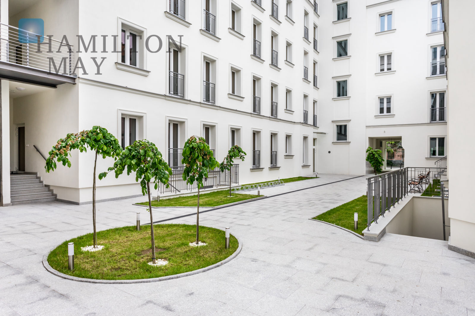 A two-level commercial property in a renovated townhouse at Jagiellońska street. Warsaw for rent