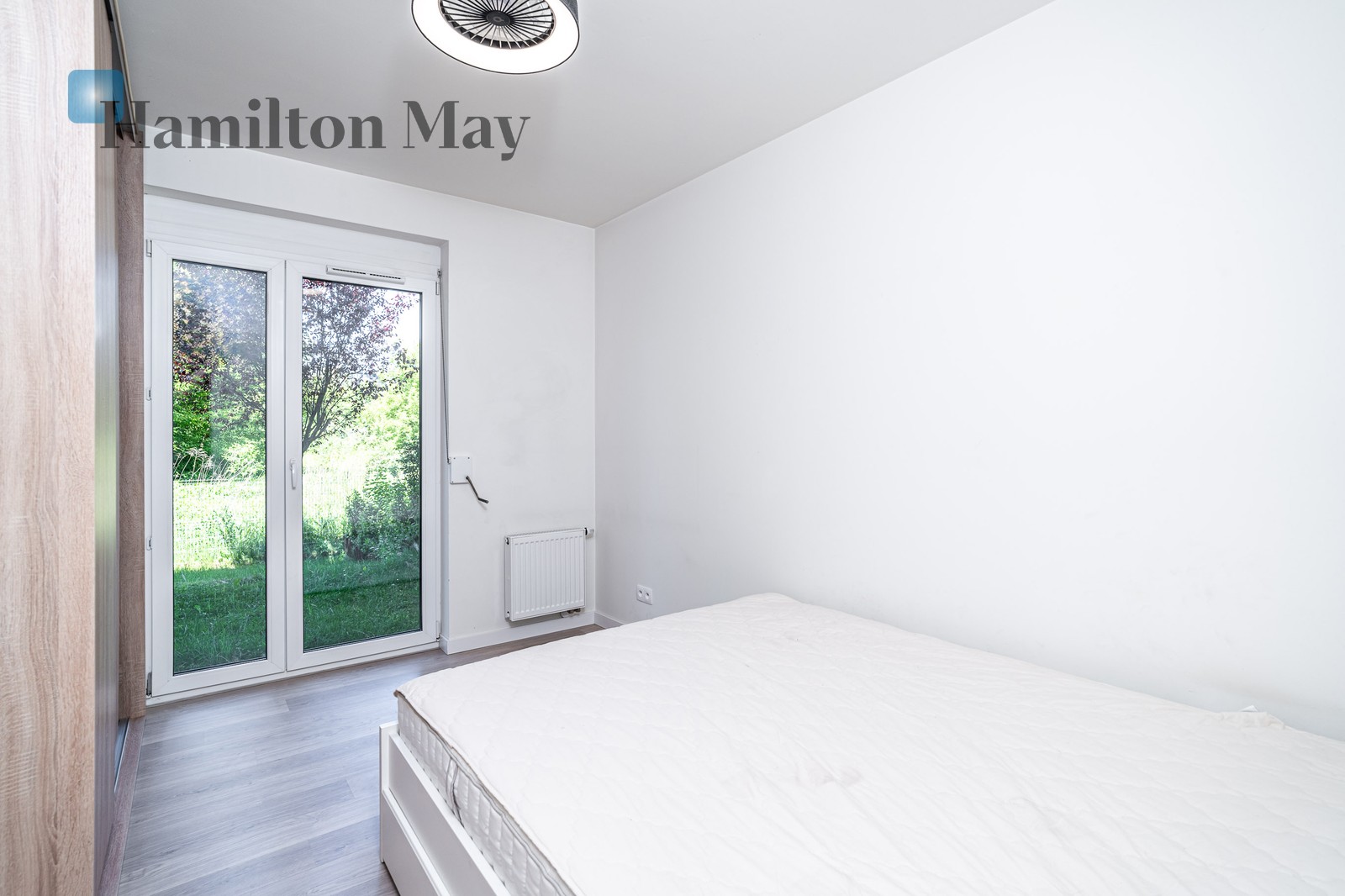 Street: Stanisława Lema Region: Czyżyny Distance to centre: 3.78 km Price: 4700 PLN Bedrooms: 2 - slider