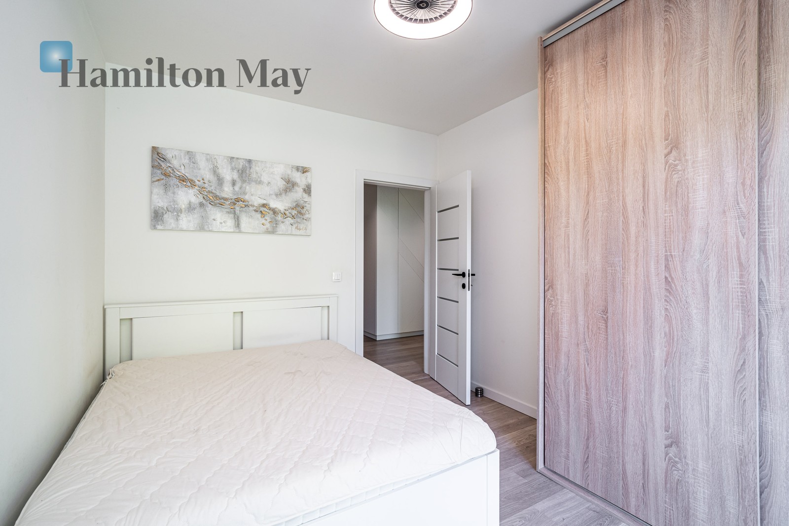 Region: Czyżyny Distance to centre: 3.78 km Price: 4700 PLN Bedrooms: 2 Bathrooms: 2 - slider