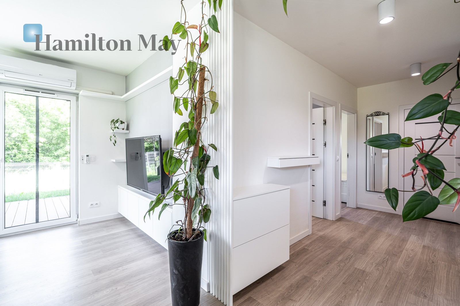 Price: 4700 PLN Bedrooms: 2 Bathrooms: 2 Size: 60m2 Price/m2: 78 PLN - slider