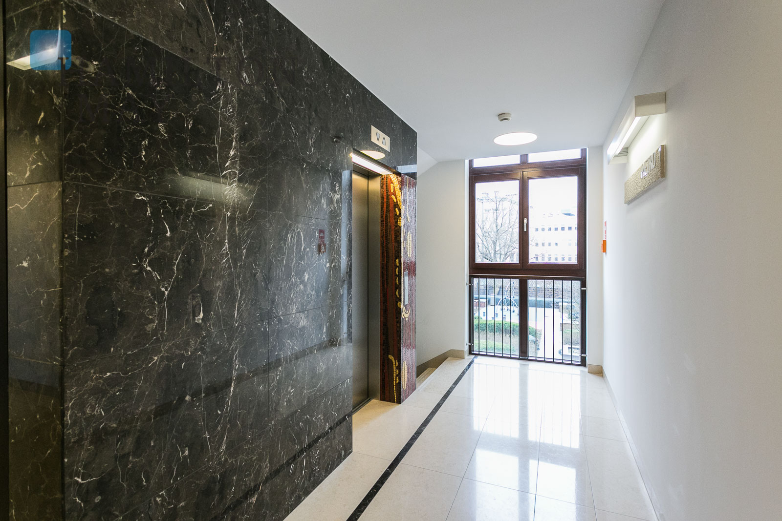 Kameralny budynek apartamentowy inspirowany dziełami Gustava Klimta - slider