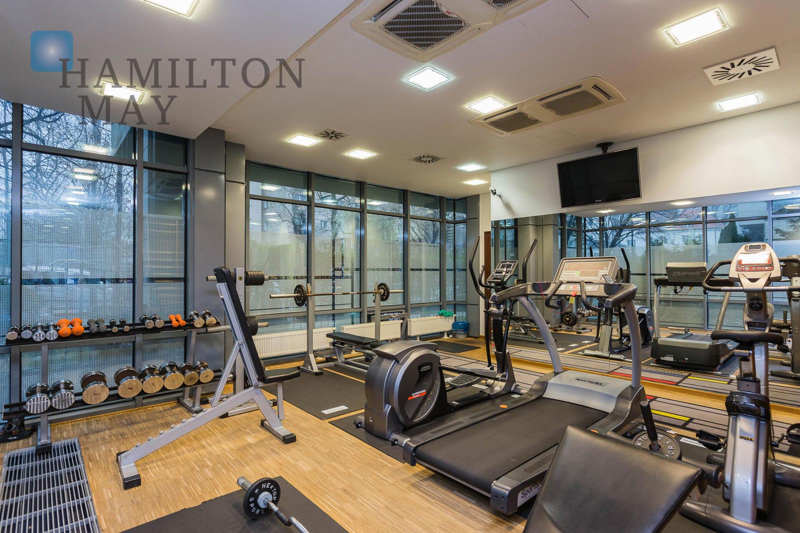 A luxurious investment with a pool, gym and sauna located in Mokotow - slider