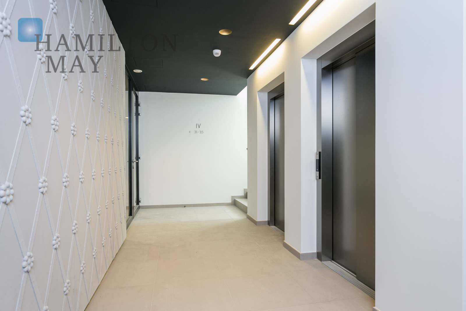 Przestronny dwupokojowy apartament | Kamienica Muranów - slider