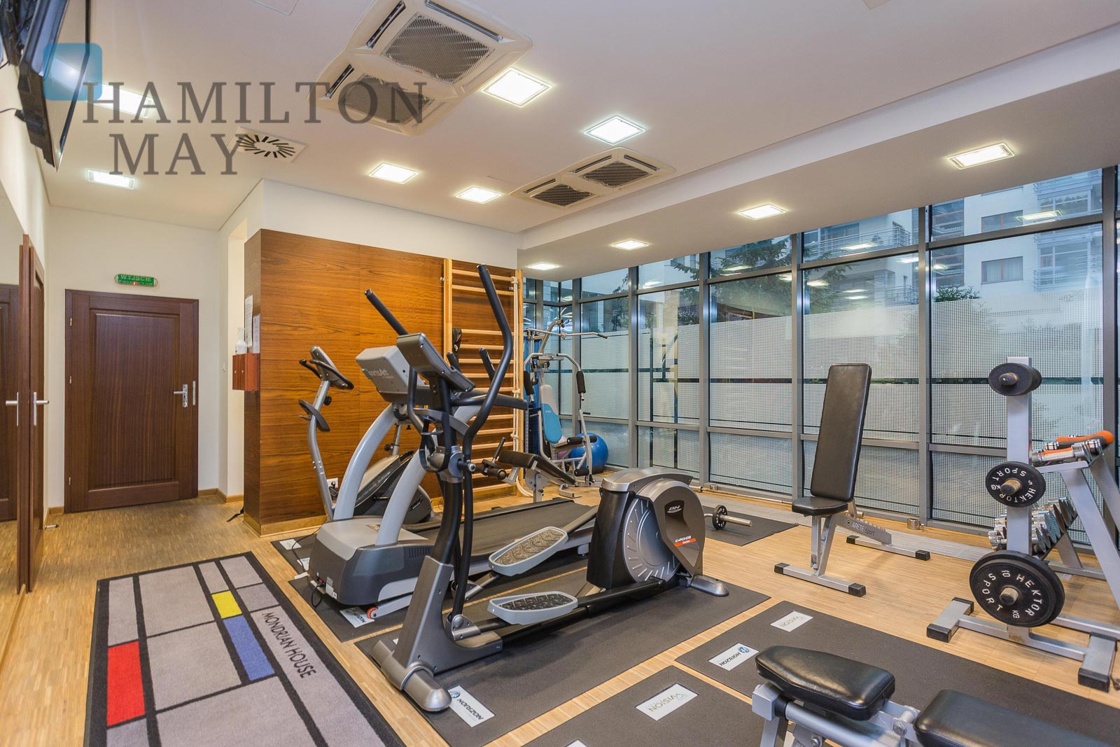 A luxurious investment with a pool, gym and sauna located in Mokotow - slider
