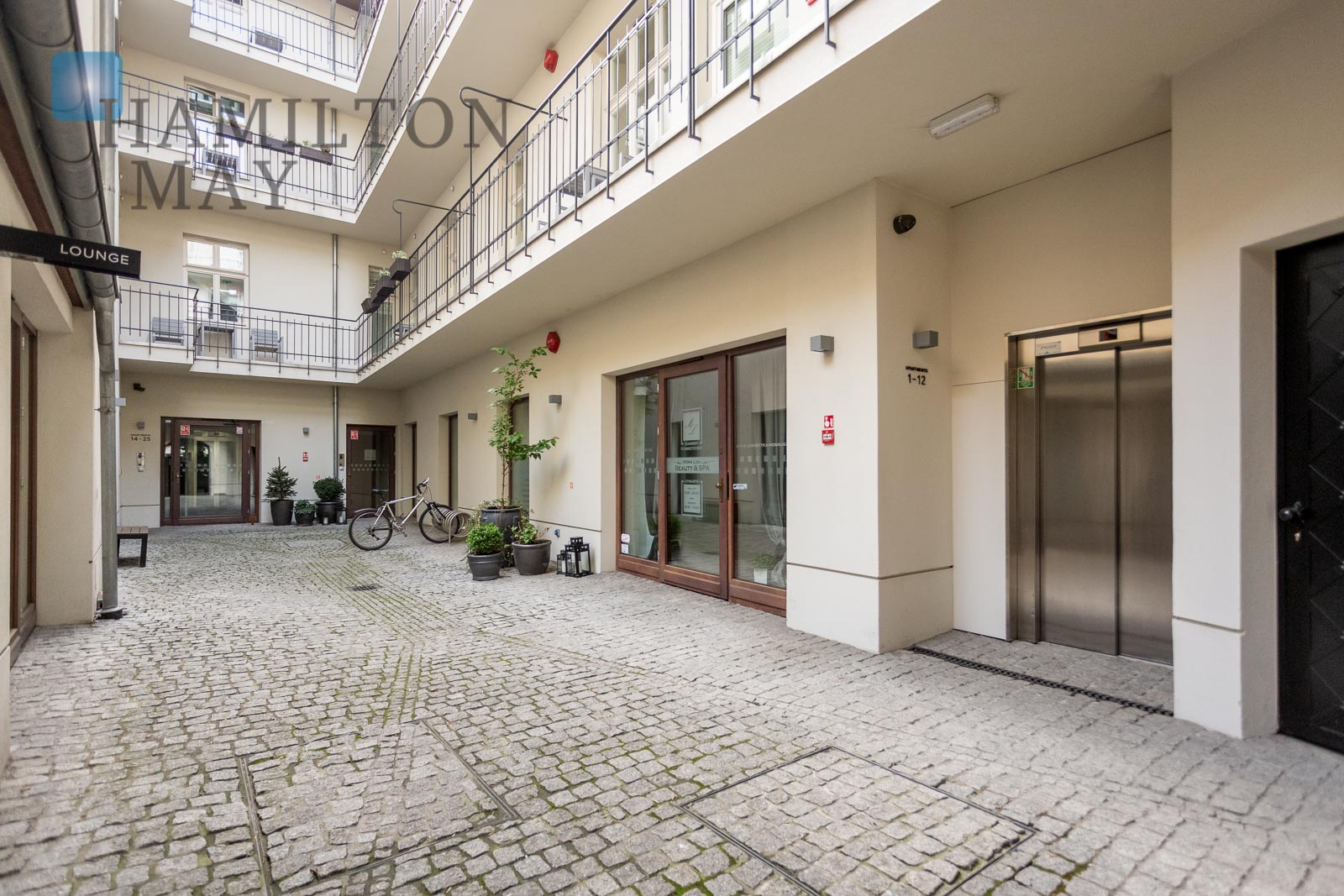 A modern, air-conditioned studio apartment in the vicinity of the Wawel Castle Krakow for rent