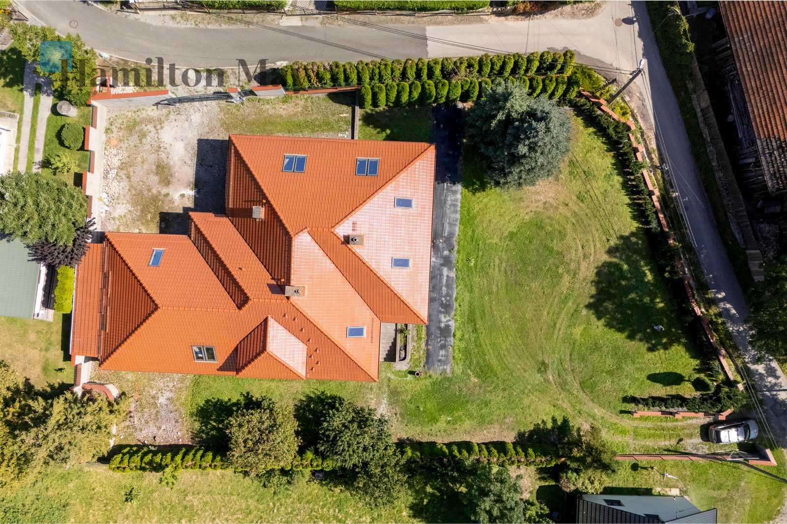 Distance to centre: 15.9 km Price: 1990000 PLN Bedrooms: 4 - slider