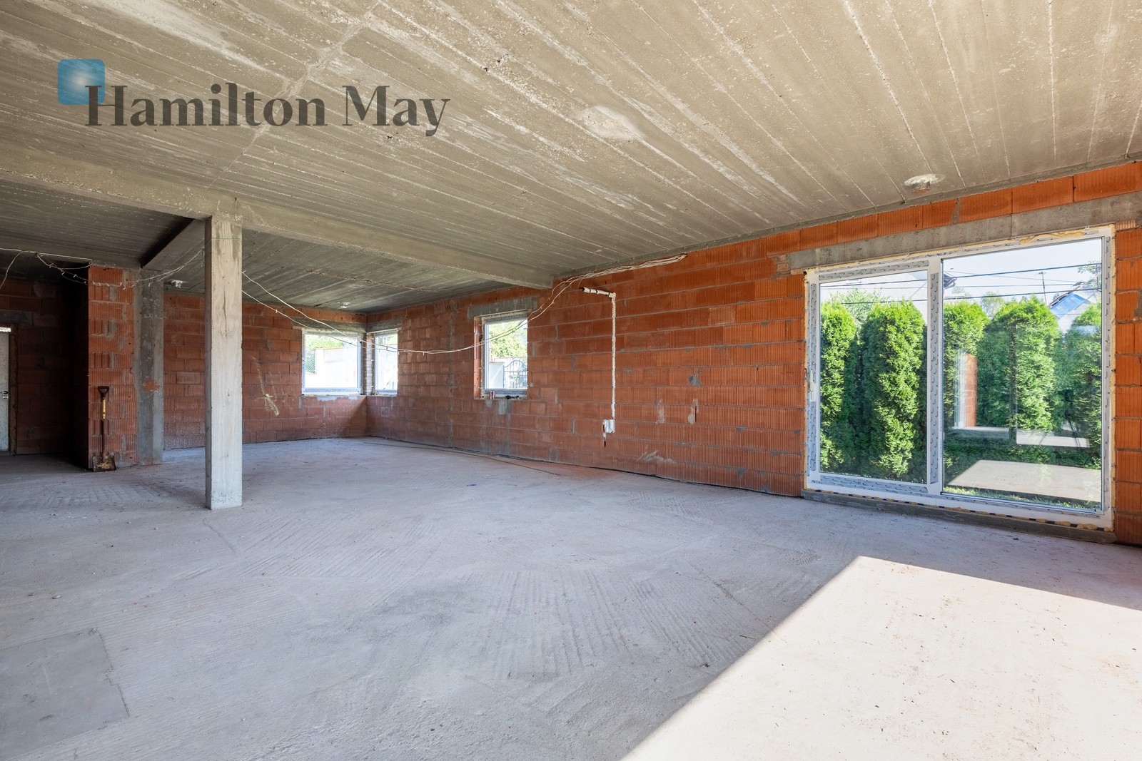 Region: Kobylany Distance to centre: 15.9 km Price: 1990000 PLN Bedrooms: 4 Bathrooms: 2 Plot size: 1700m2 - slider