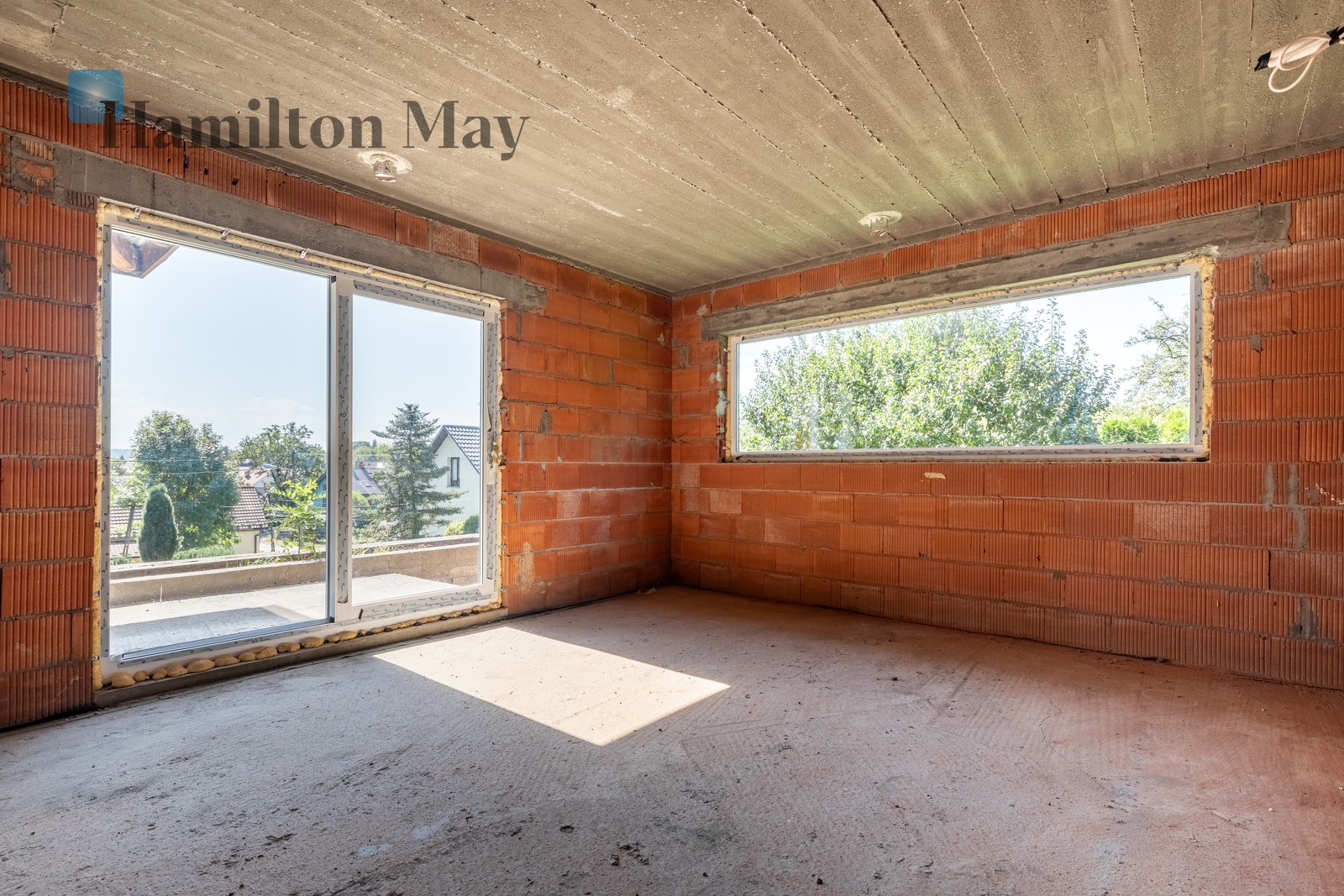 Distance to centre: 15.9 km Price: 1990000 PLN Bedrooms: 4 Bathrooms: 2 Plot size: 1700m2 Price/m2: 4987 PLN - slider