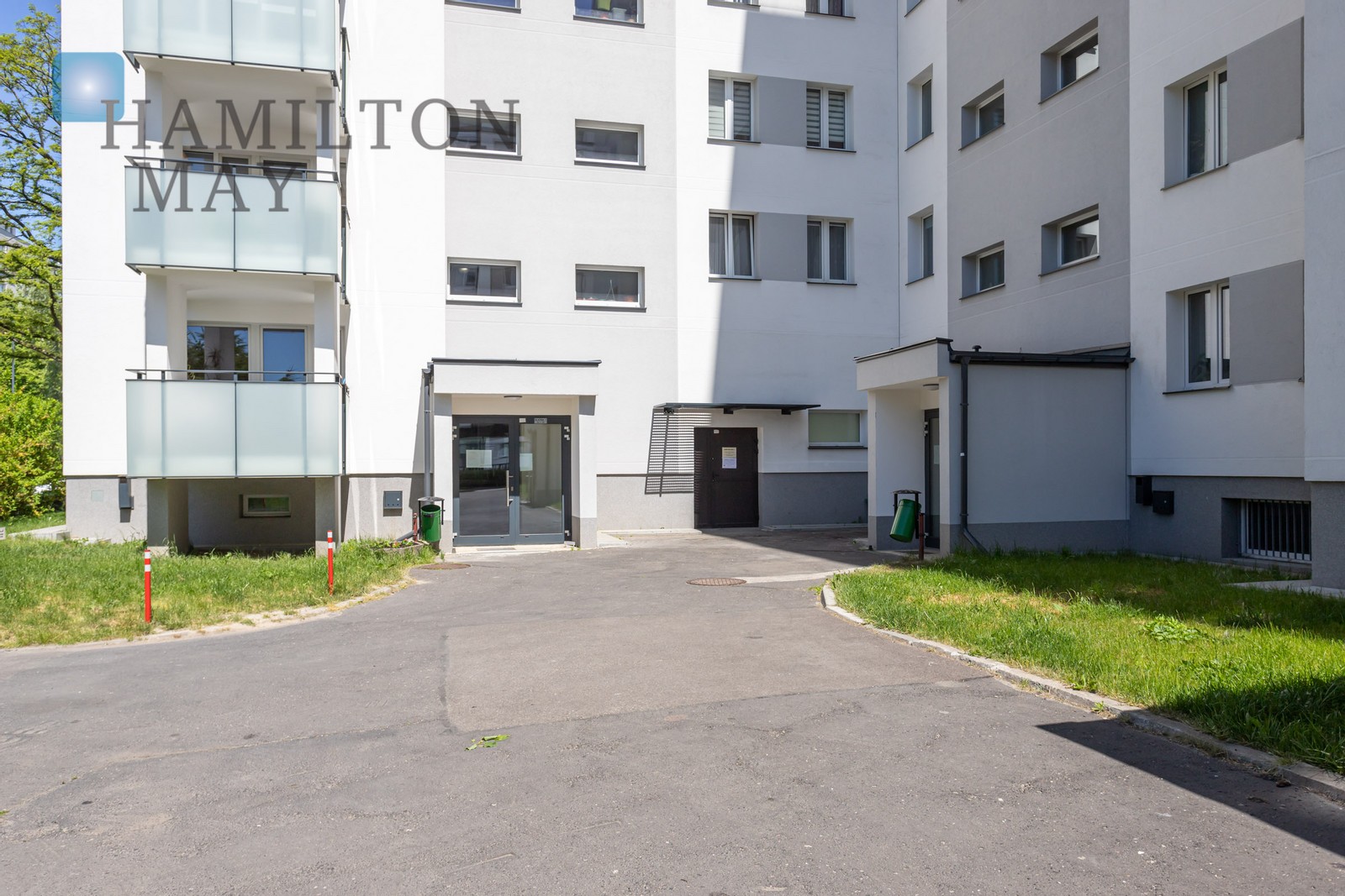 Two bedroom flat in a well-maintained building, located in the vicinity of Galeria Mokotów Warsaw for sale