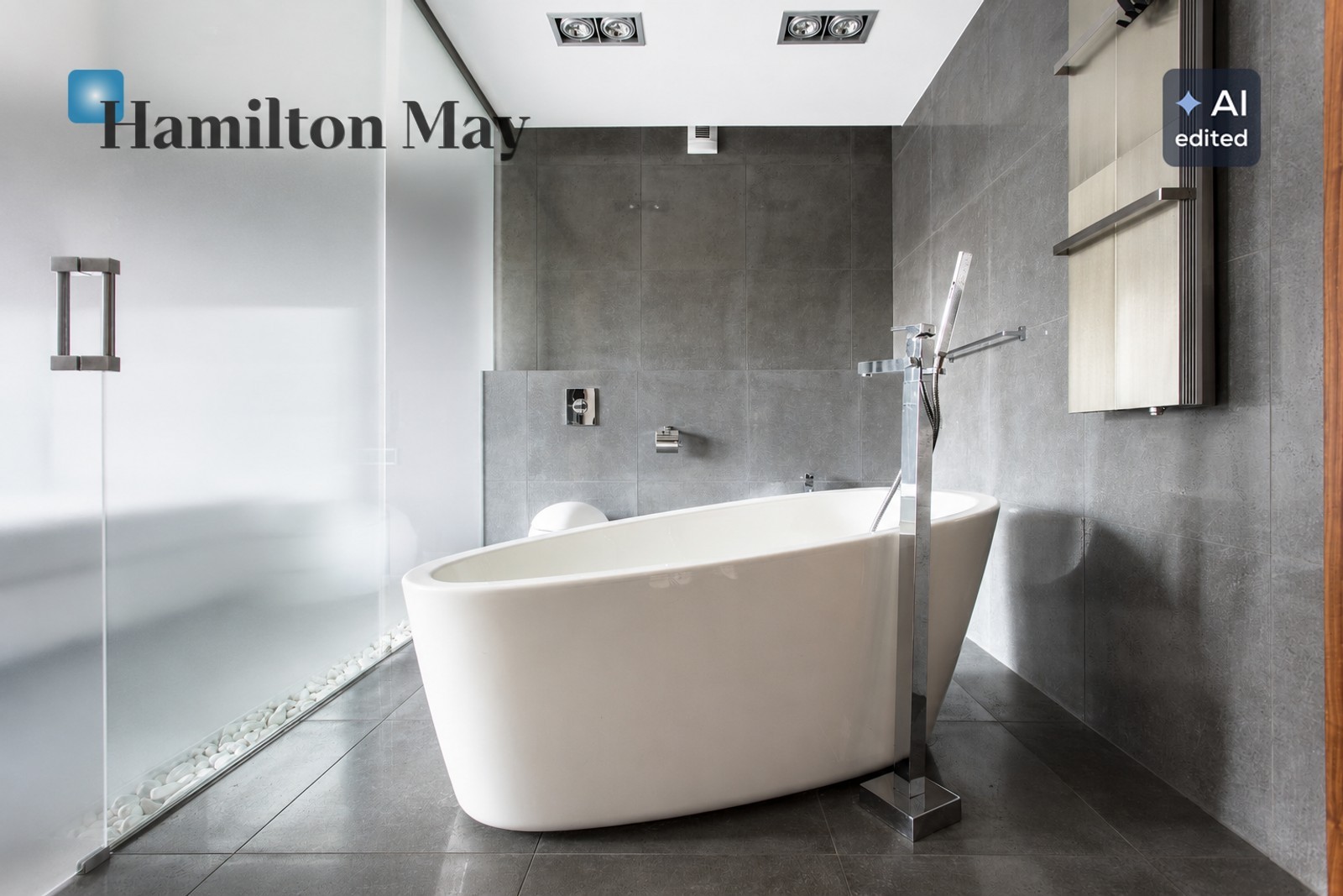 140-square-meter penthouse with a 200-square-meter terrace. Panoramic city views. Furnished and move-in ready - slider