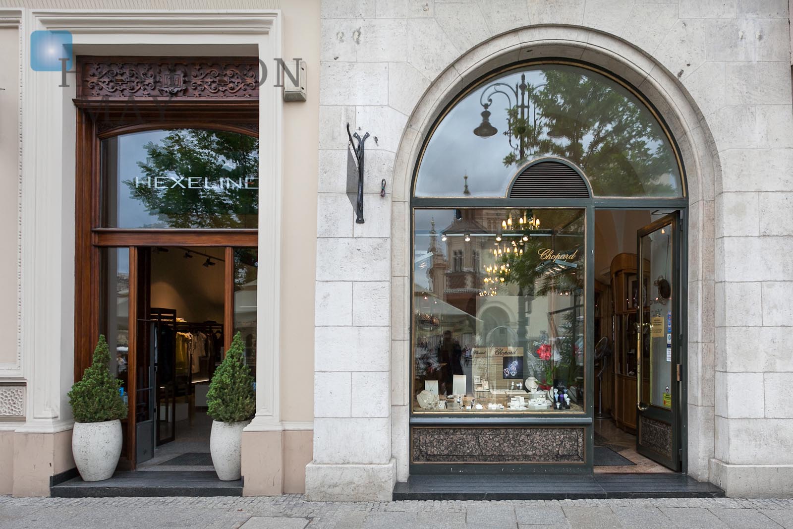 Shops and retail spaces for sale Krakow photo