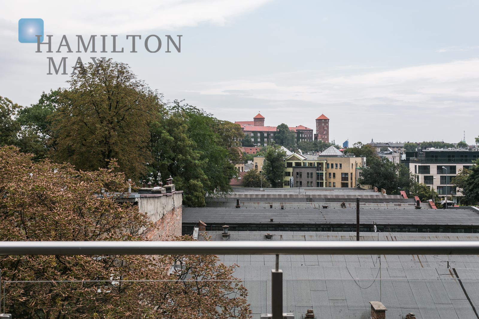Hamilton May presents a renovated, luxurious townhouse located in the heart of the Dębniki district - slider