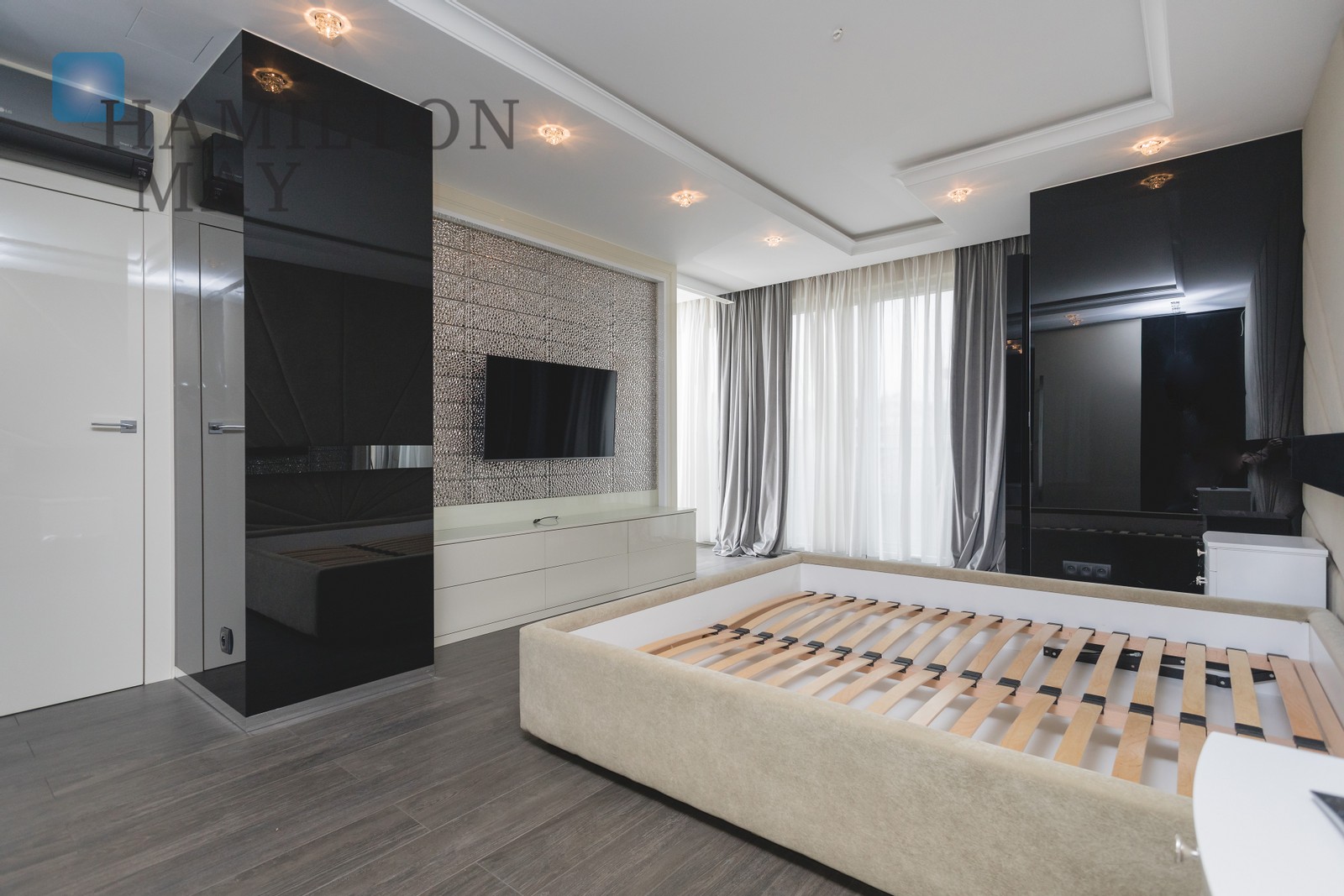 A luxurious, two-level apartment in a discreet building on Czarodziejska Street Krakow for rent