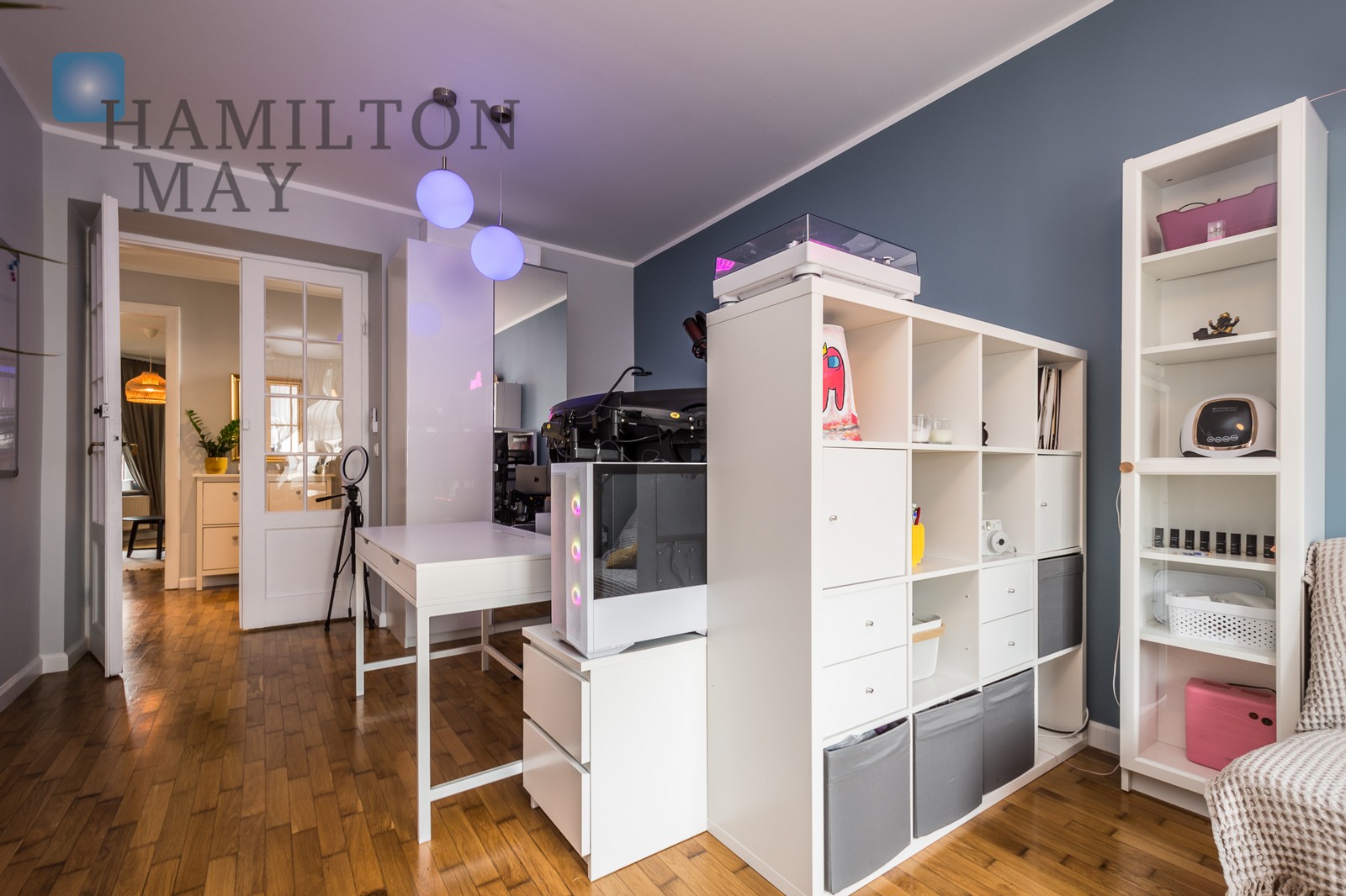 Hamilton May presents a spacious 2 bedroom apartment located near the Vistula Boulevards in Salwator. Krakow for sale