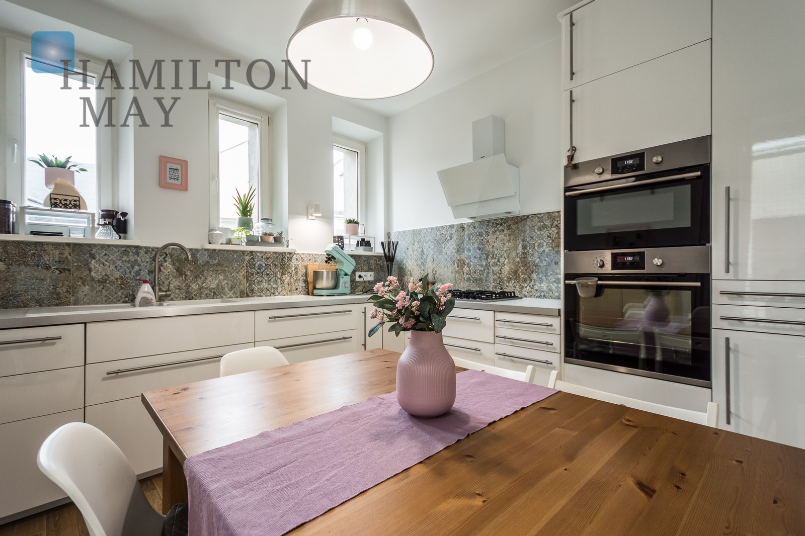 Hamilton May presents a spacious 2 bedroom apartment located near the Vistula Boulevards in Salwator. Krakow for sale