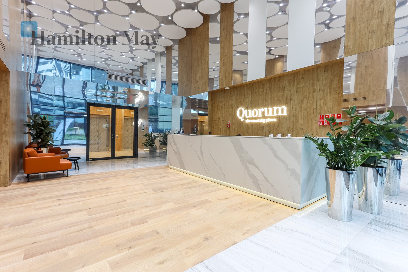 Quorum - space for living, leisure and business in a modern shape - slider