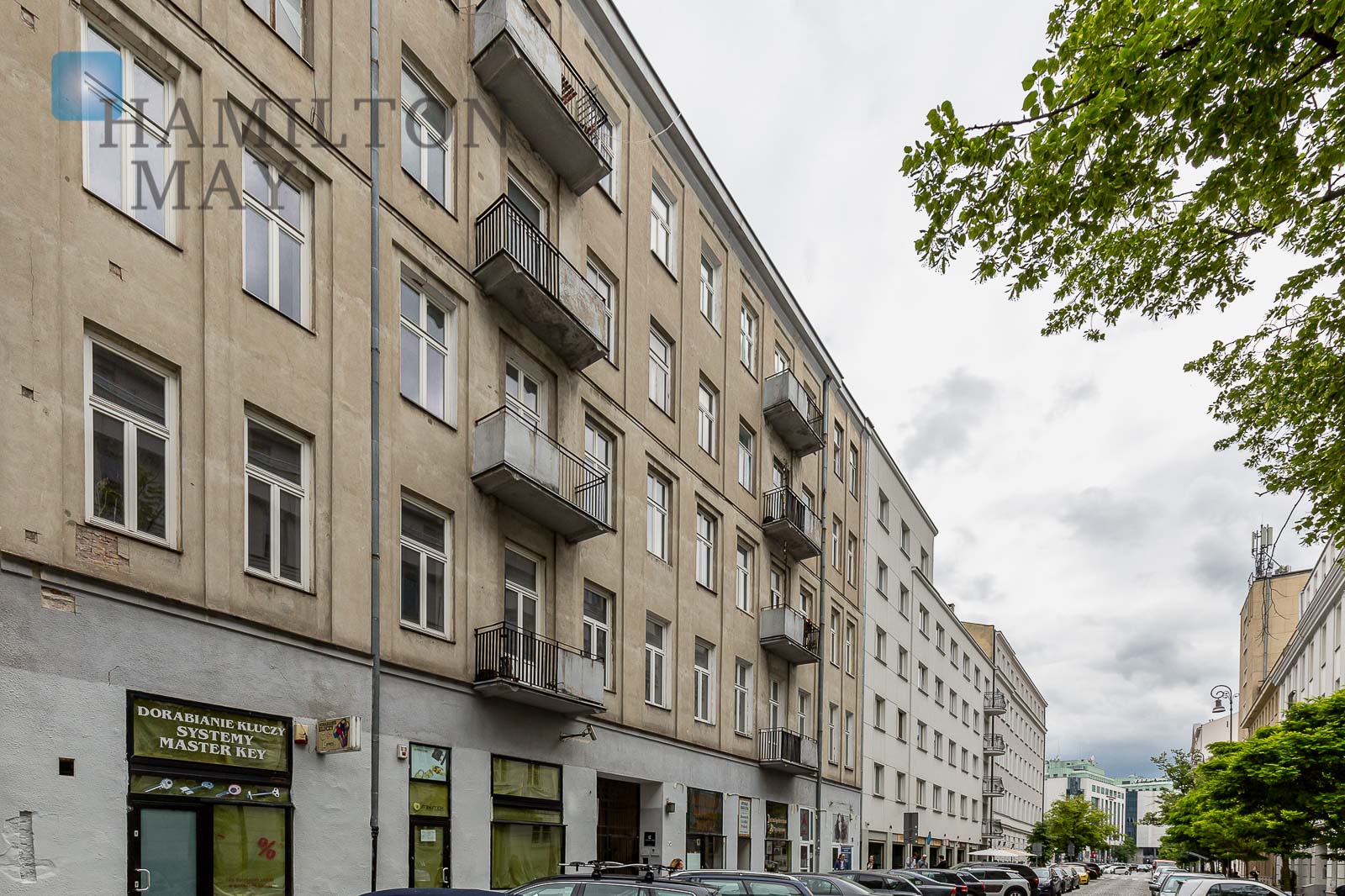 Unikatowy i stylowy apartament mieszczący się w przedwojennej kamienicy w centrum miasta Warszawa na sprzedaż