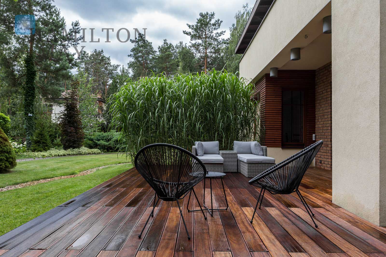 Beautiful, modern and functional single family house located within the gated 'Nad Brzegiem Czarnej' settlement in a forest in Marki, Warsaw Warsaw for rent