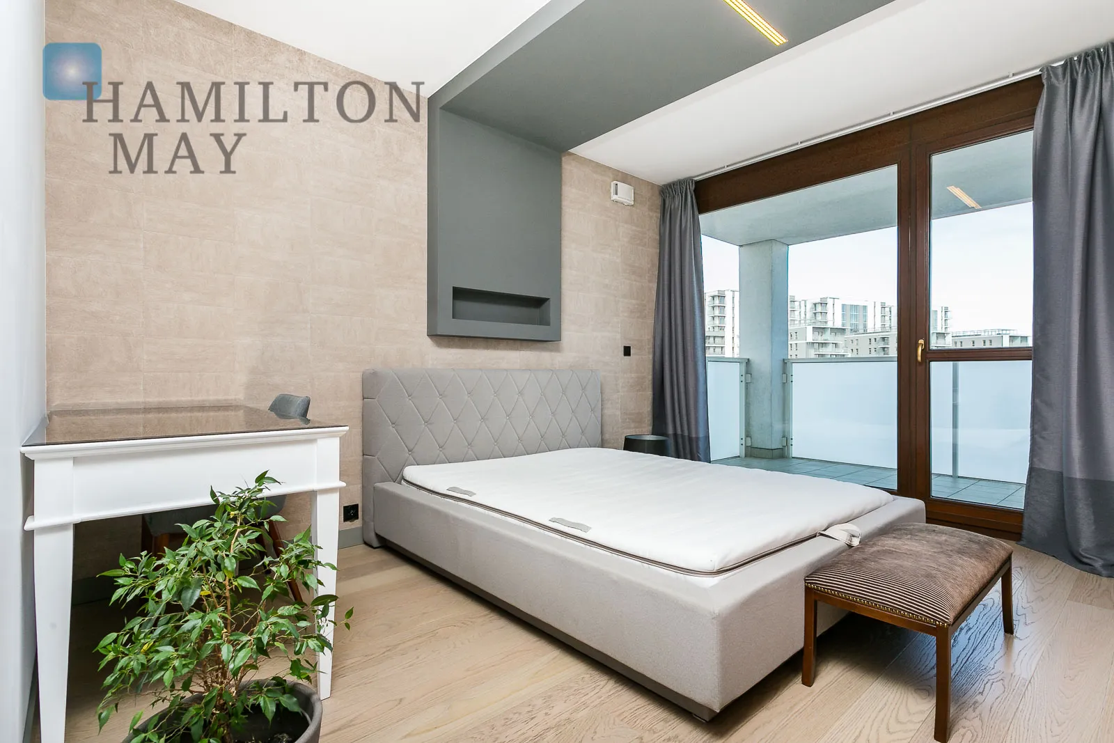 Unique, comfortable two bedroom apartment located in the Wola district - slider