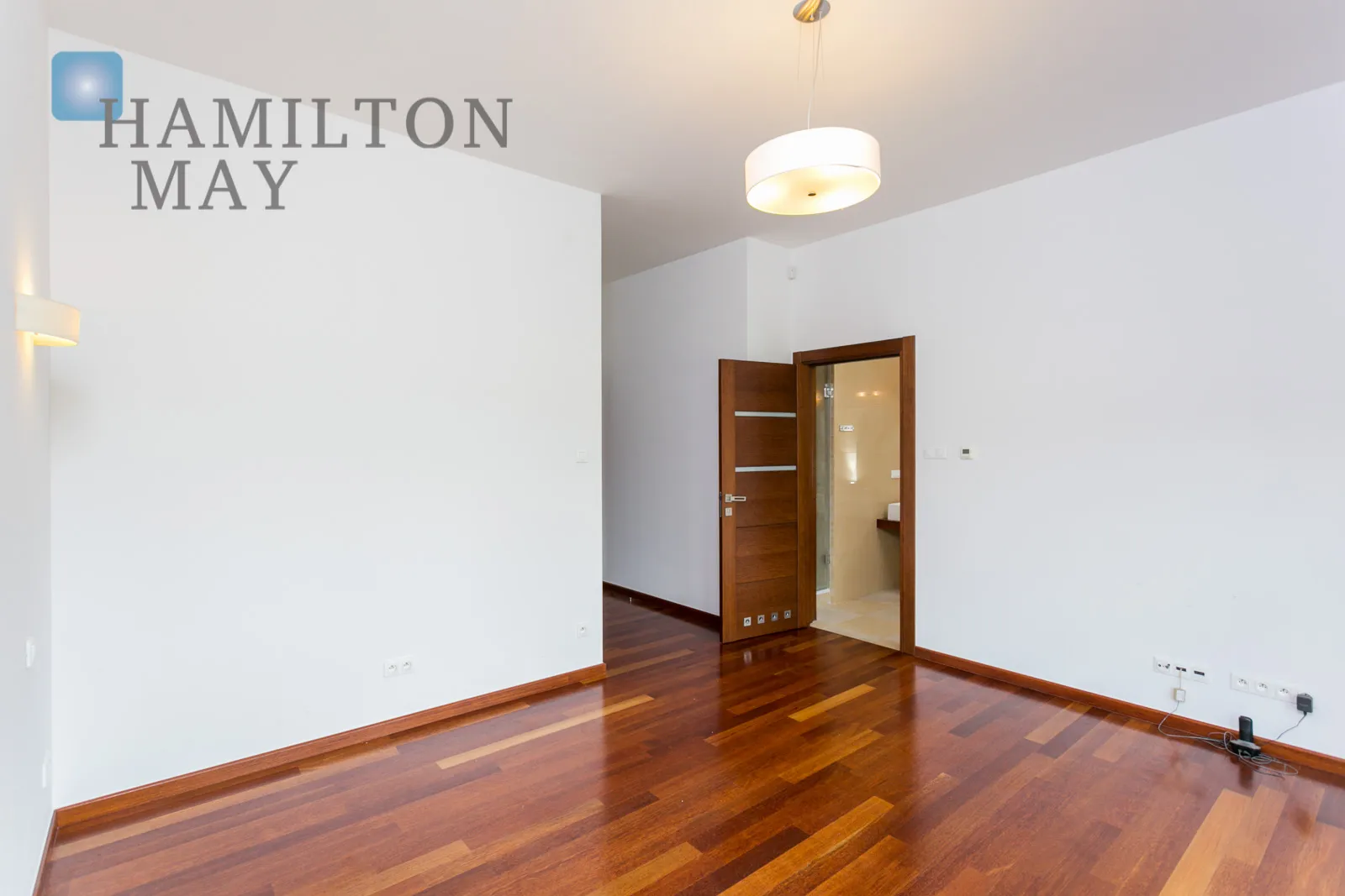 Region: Bielawa Distance to centre: 15.15 km Level: -9 Price: 5500000 PLN Bedrooms: 5 Bathrooms: 4 Plot size: 1100m2 - slider