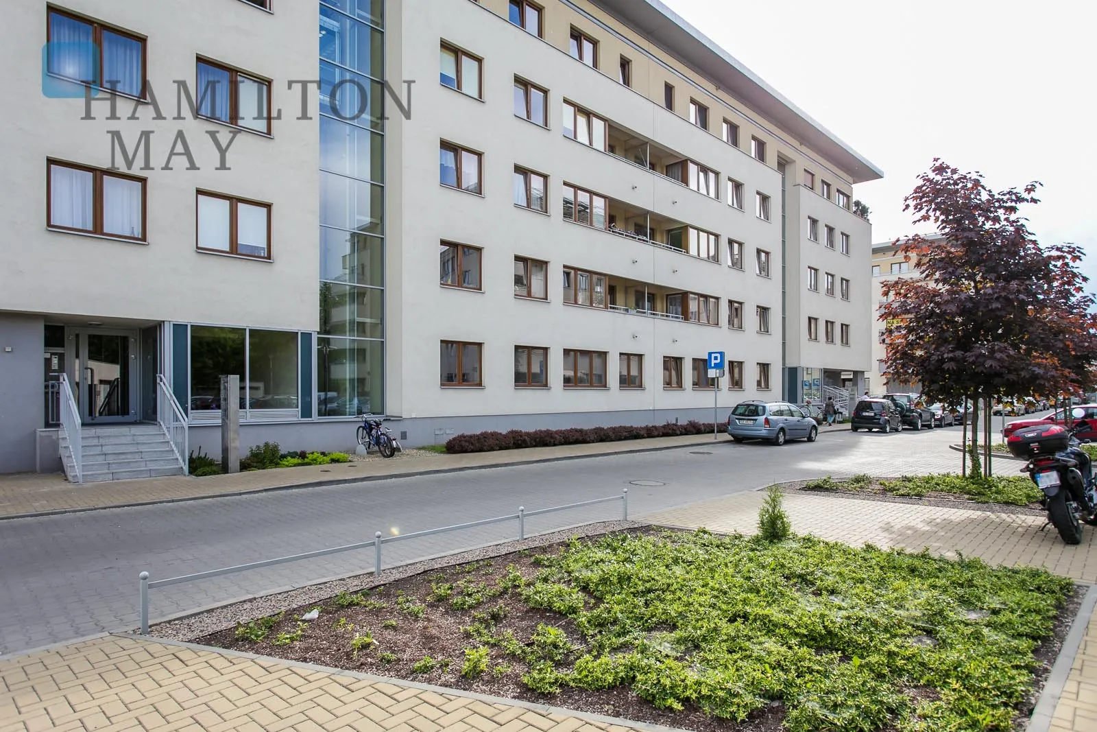 Spacious apartment with a terrace in the Eldorado estate, next to the Aviators Park - slider