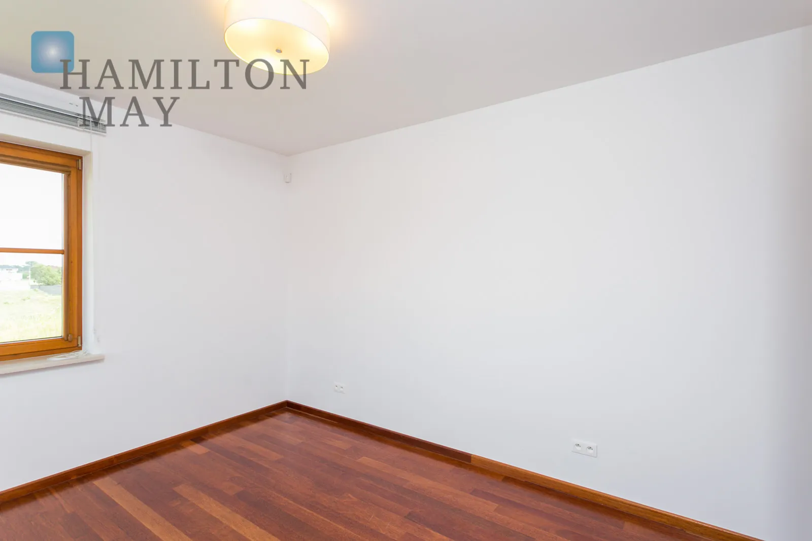 Street: Aleja Lema Region: Bielawa Distance to centre: 15.15 km Level: -9 - slider