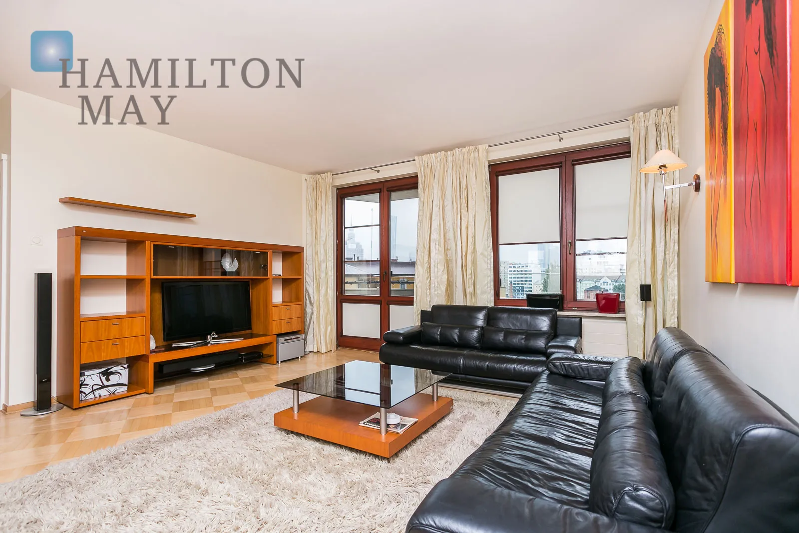 Unique apartment right by the Europejski Square - slider