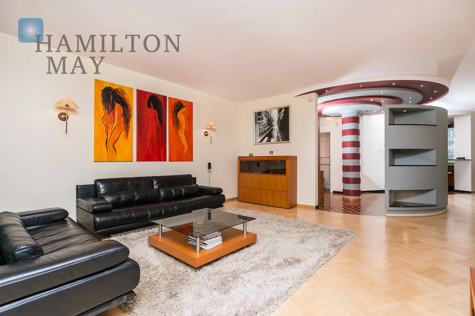 Unique apartment right by the Europejski Square - slider