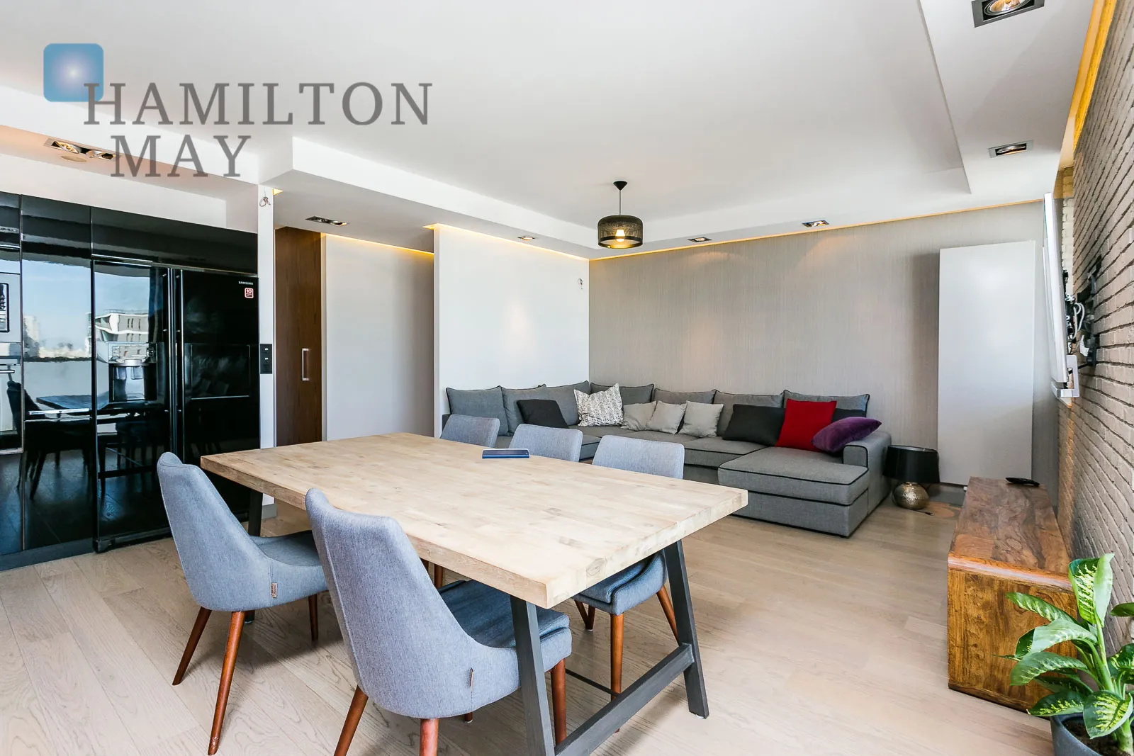 Unique, comfortable two bedroom apartment located in the Wola district - slider