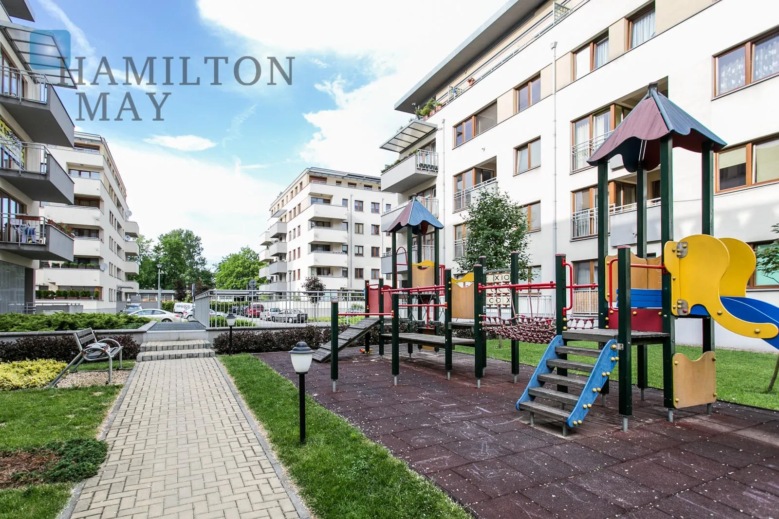 Spacious apartment with a terrace in the Eldorado estate, next to the Aviators Park - slider