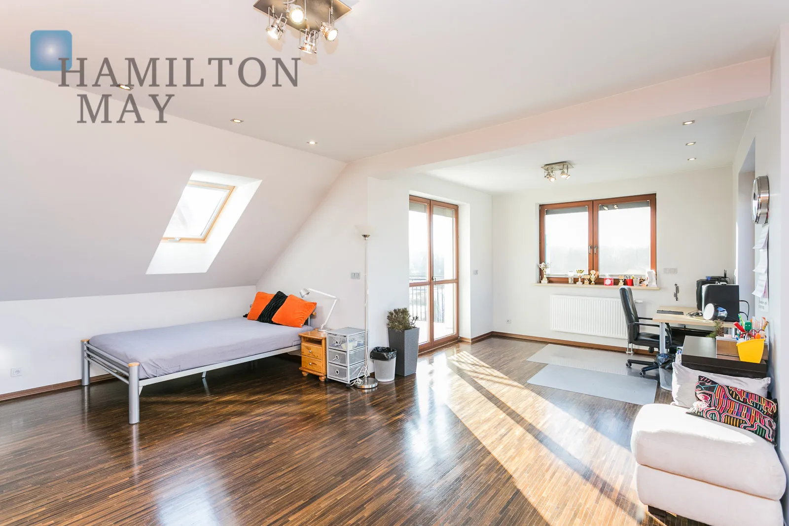 Atrakcyjny dom w zabudowie bliźniaczej na zamkniętym osiedlu na Wilanowie - slider