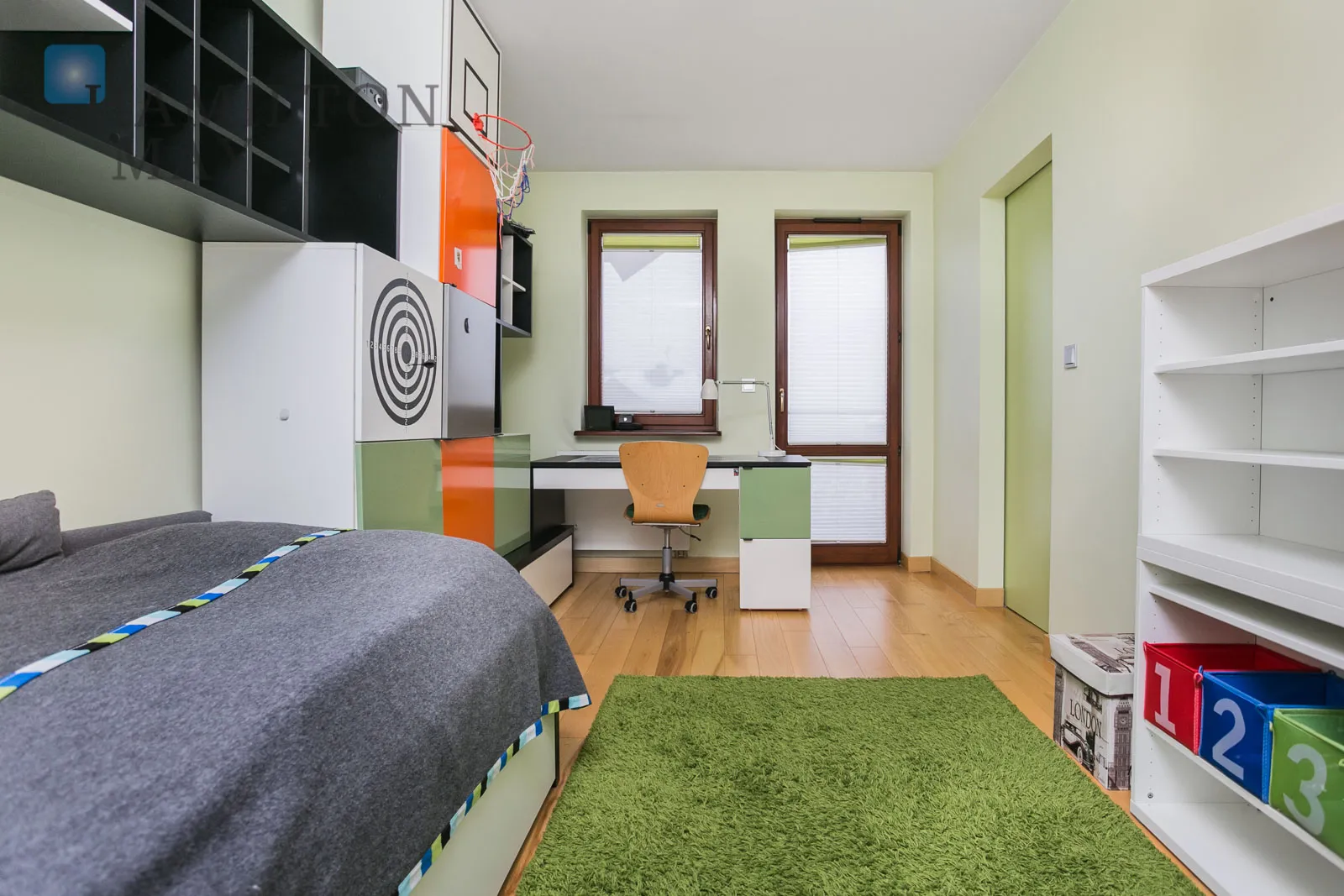 Просторий будинок з гарною ділянкою та сучасним закритим житловим комплексом на півночі Кракова | Маслом'янца - slider