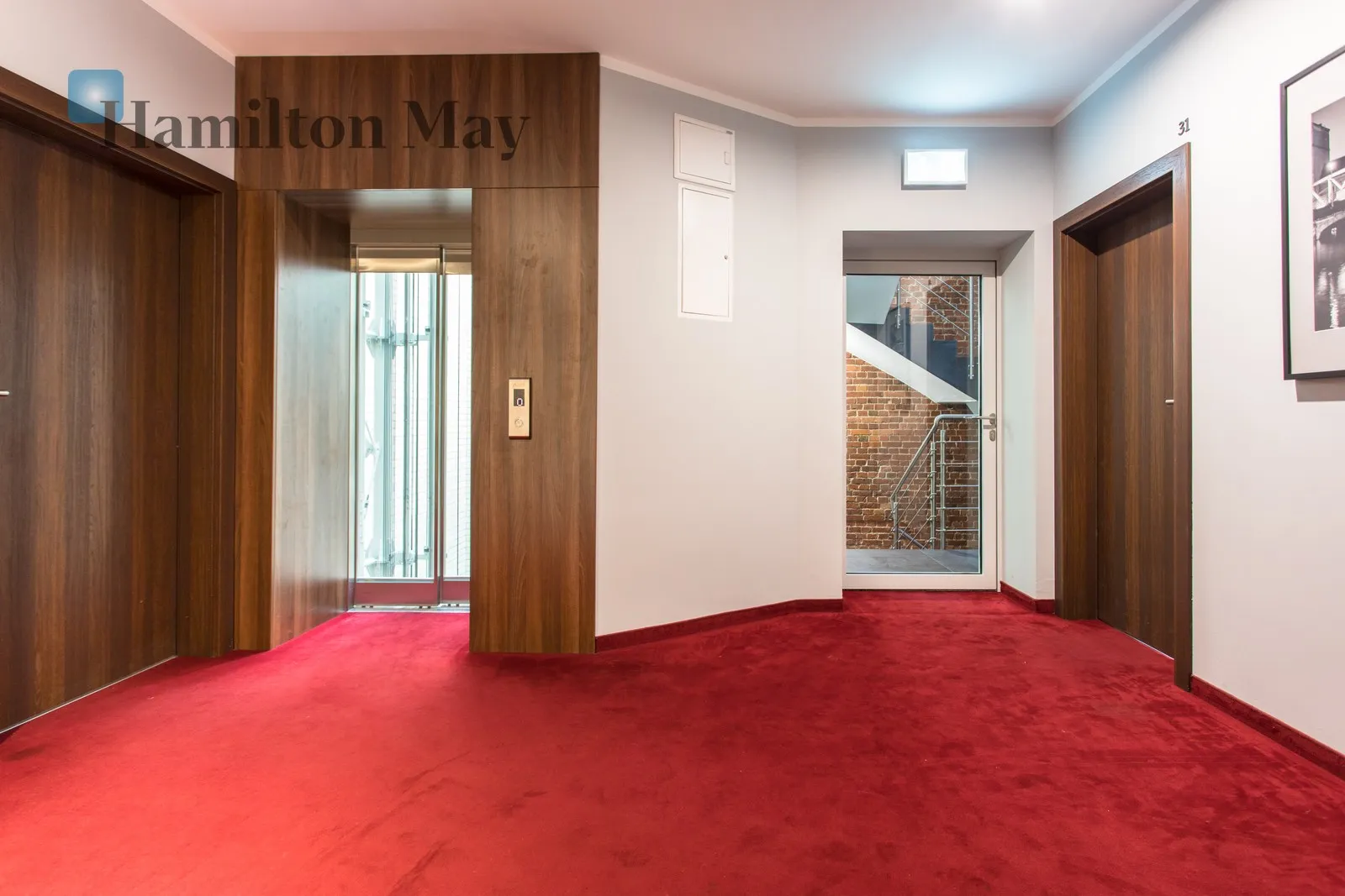 Street: Komandorska Region: Stare Miasto Distance to centre: 1.09 km Level: 2 Price: 2300 PLN Bedrooms: 1 - slider