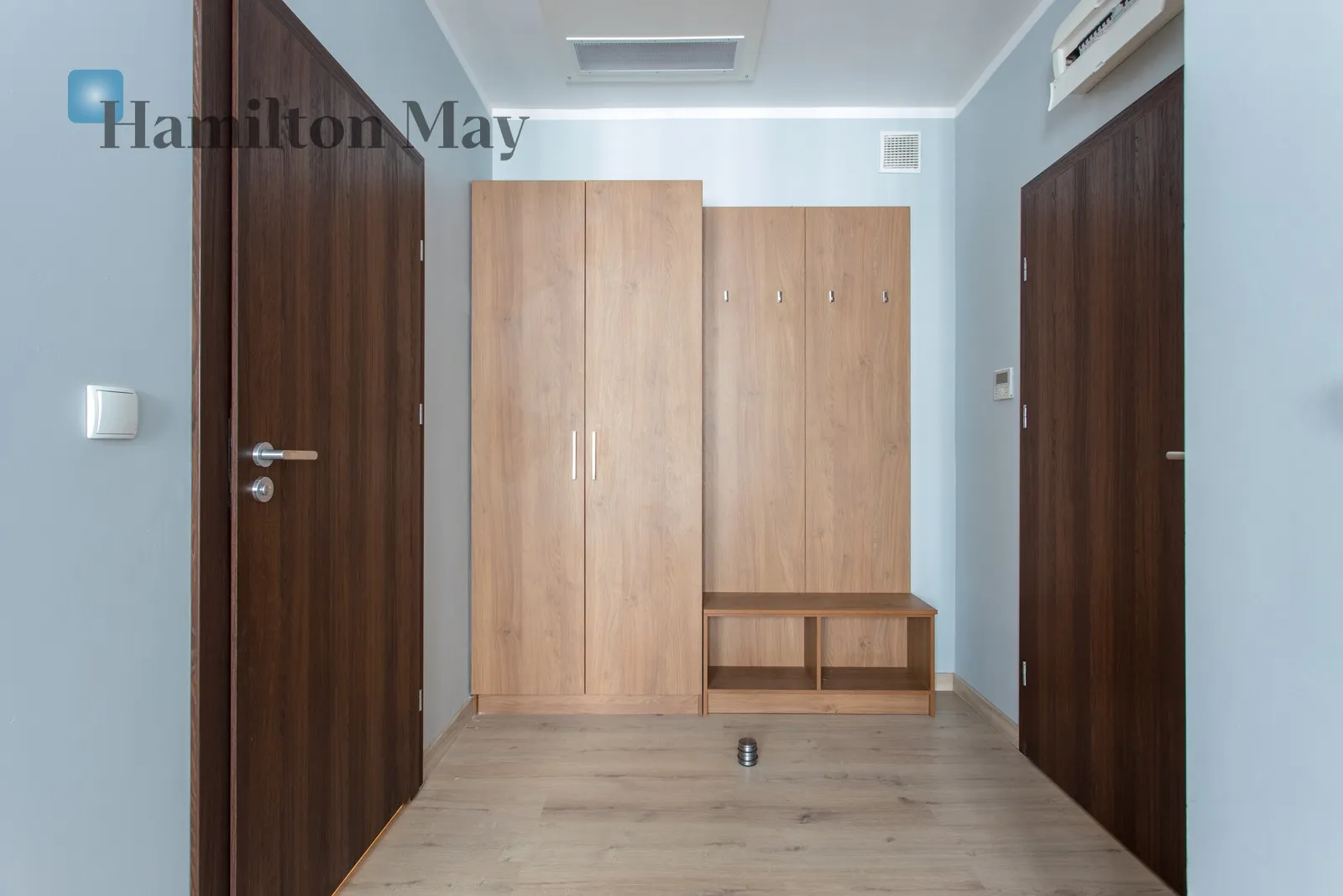 City: Wrocław Street: Komandorska Region: Stare Miasto Distance to centre: 1.09 km Level: 2 Price: 2500 PLN Bedrooms: 1 Bathrooms: 1 - slider