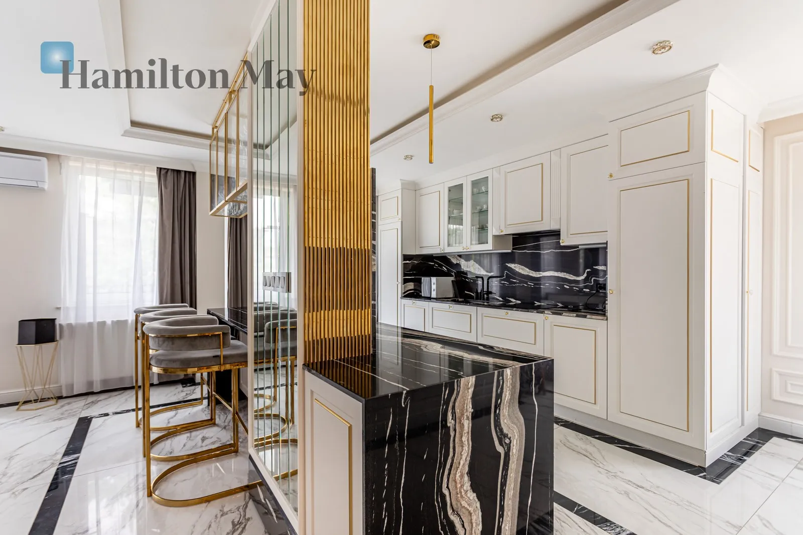 Czteropokojowy apartament o powierzchni użytkowej 160 m2 wraz z tarasem w Starej Miłosnej - slider