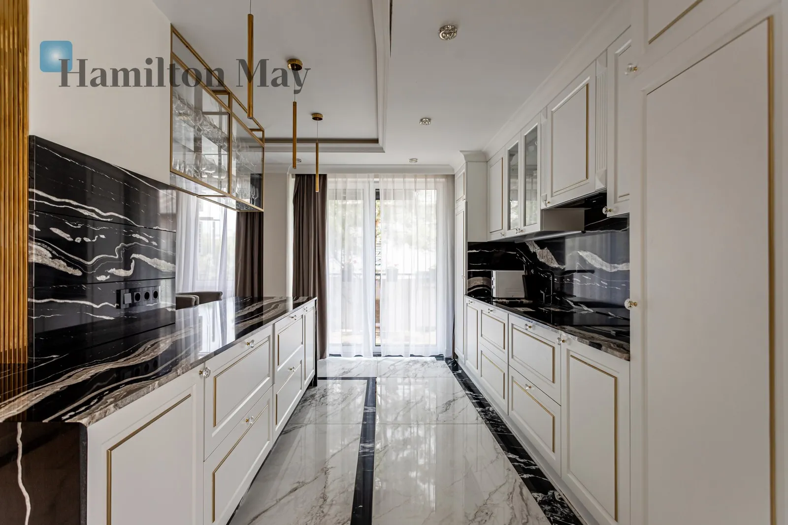 Czteropokojowy apartament o powierzchni użytkowej 160 m2 wraz z tarasem w Starej Miłosnej - slider