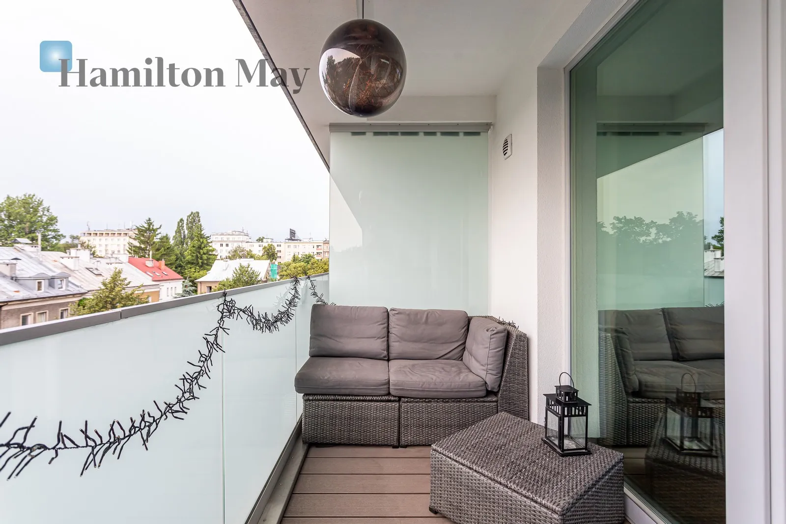 City: Warszawa Street: Różana Region: Mokotów Subregion: Stary Mokotów Distance to centre: 3.09 km Level: 3 - slider