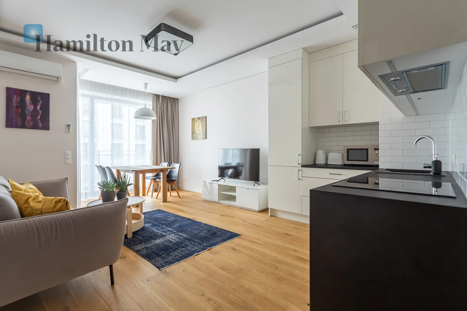City: Warszawa Street: Grzybowska Region: Śródmieście Subregion: Śródmieście Północne Distance to centre: 1.09 km Level: 4 Price: 8000 PLN Bedrooms: 1 Bathrooms: 1 Size: 46m2 - slider