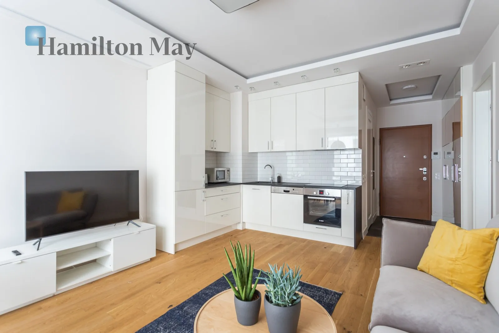City: Warszawa Street: Grzybowska Region: Śródmieście Subregion: Śródmieście Północne Distance to centre: 1.09 km Level: 4 Price: 8000 PLN Bedrooms: 1 Bathrooms: 1 - slider