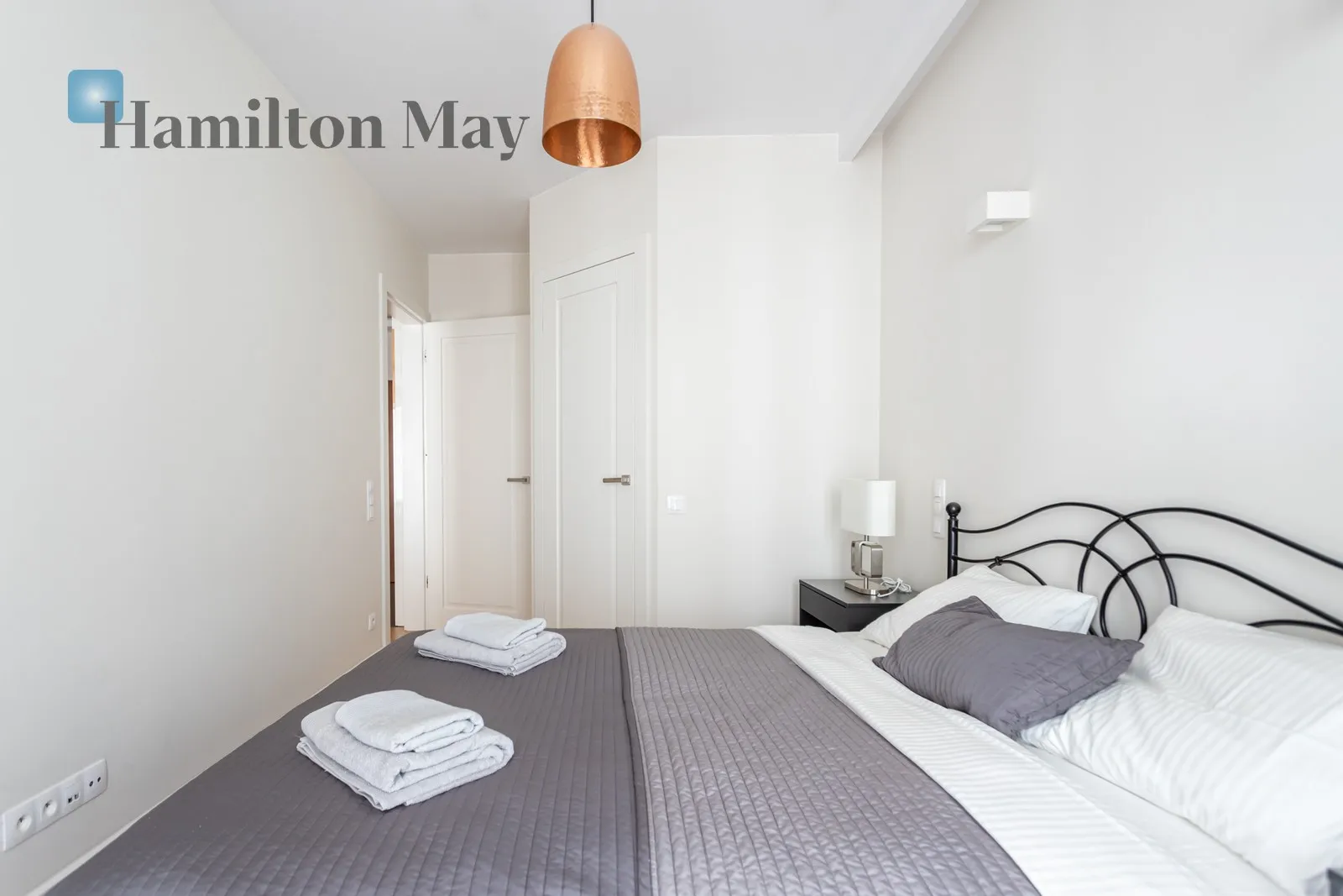 Street: Grzybowska Region: Śródmieście Subregion: Śródmieście Północne Distance to centre: 1.09 km Level: 4 Price: 8000 PLN Bedrooms: 1 Bathrooms: 1 - slider