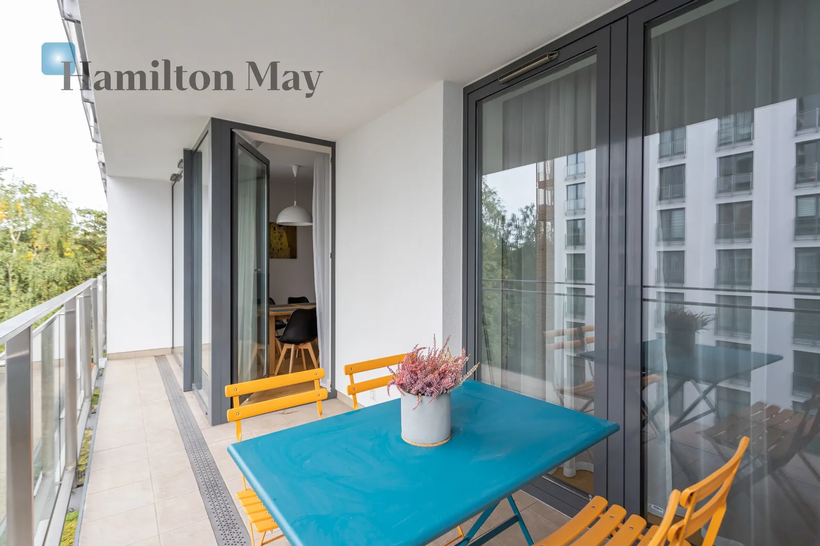 Distance to centre: 1.09 km Level: 4 Price: 8000 PLN Bedrooms: 1 Bathrooms: 1 Size: 46m2 Price/m2: 174 PLN - slider