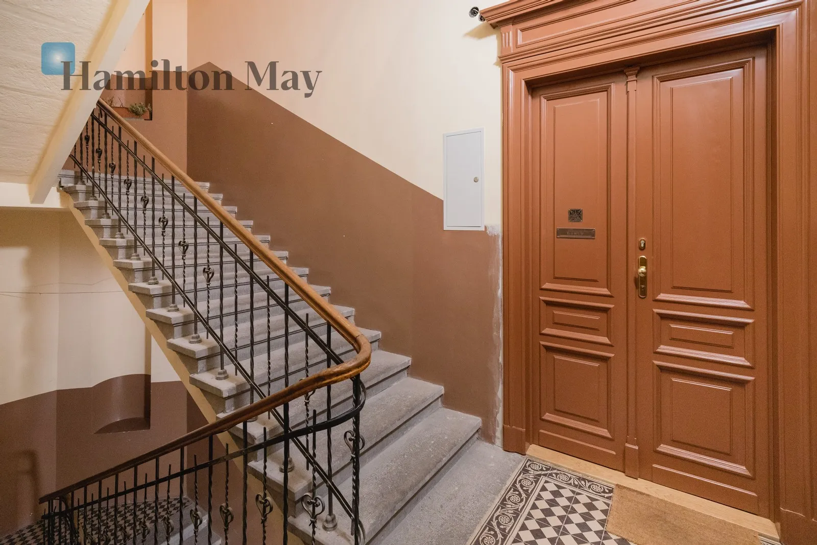 An elegant one-bedroom apartment in a tenement house, two steps from the Main Square. - slider