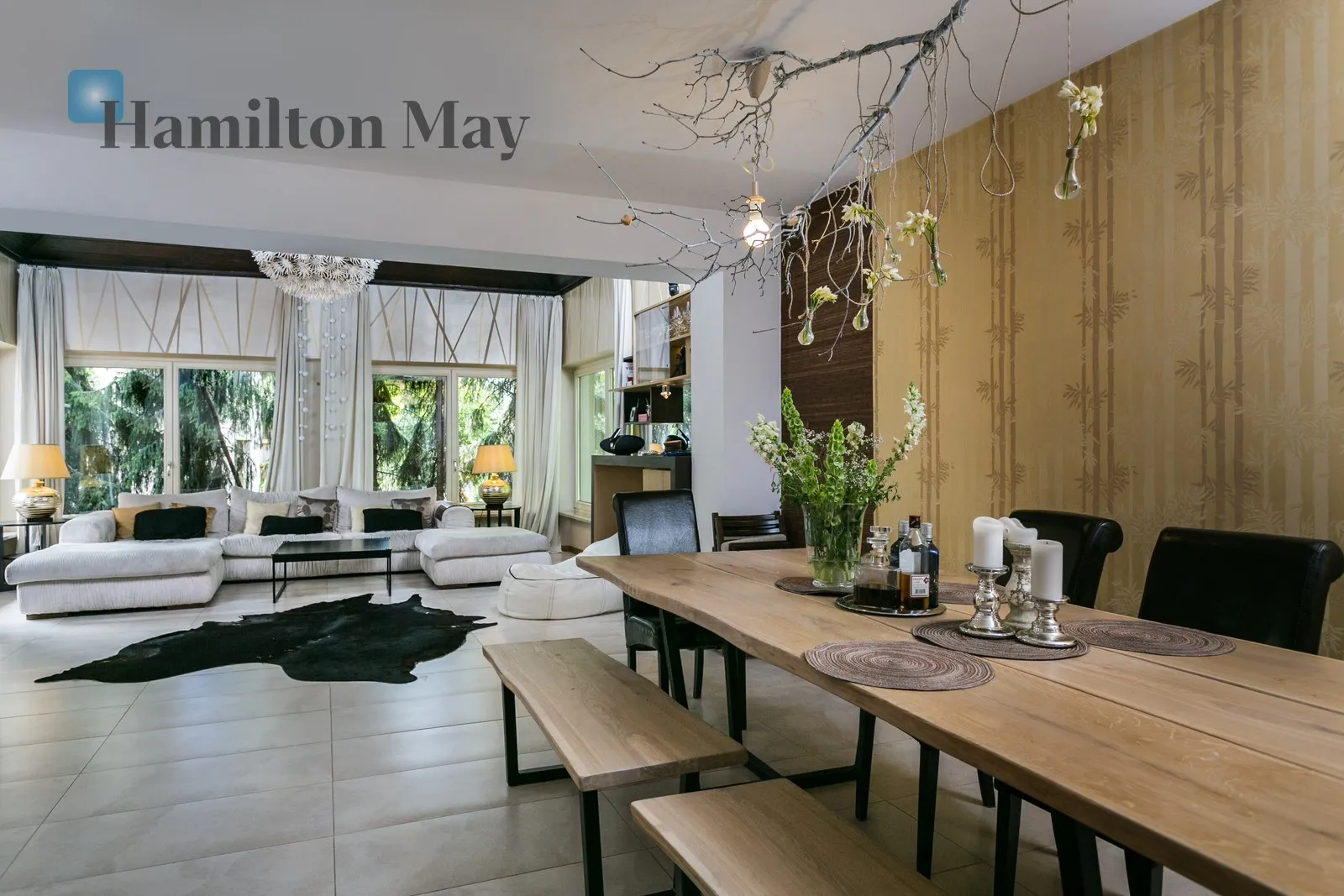 Street: Justowska Region: Bronowice Distance to centre: 4.13 km Level: 1 Price: 10000 PLN Bedrooms: 4 Bathrooms: 2 Size: 220m2 Price/m2: 45 PLN - slider