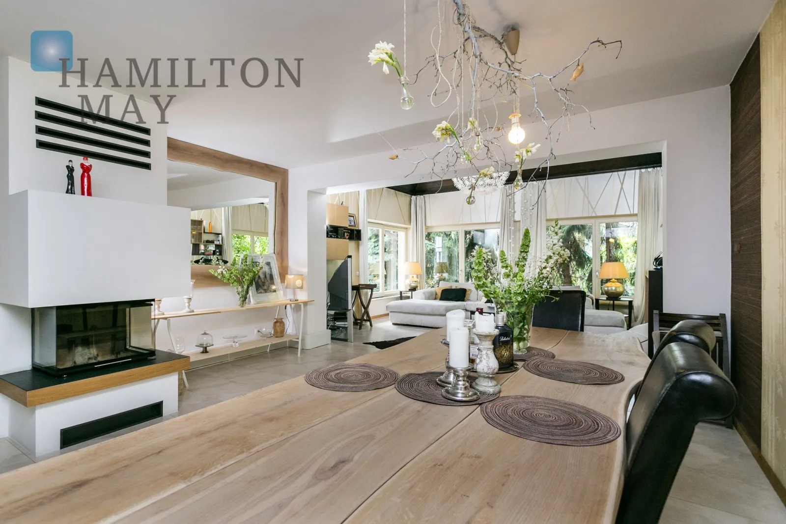 City: Kraków Street: Justowska Region: Bronowice Distance to centre: 4.13 km Level: 1 Price: 10000 PLN Bedrooms: 4 Bathrooms: 2 Size: 220m2 - slider