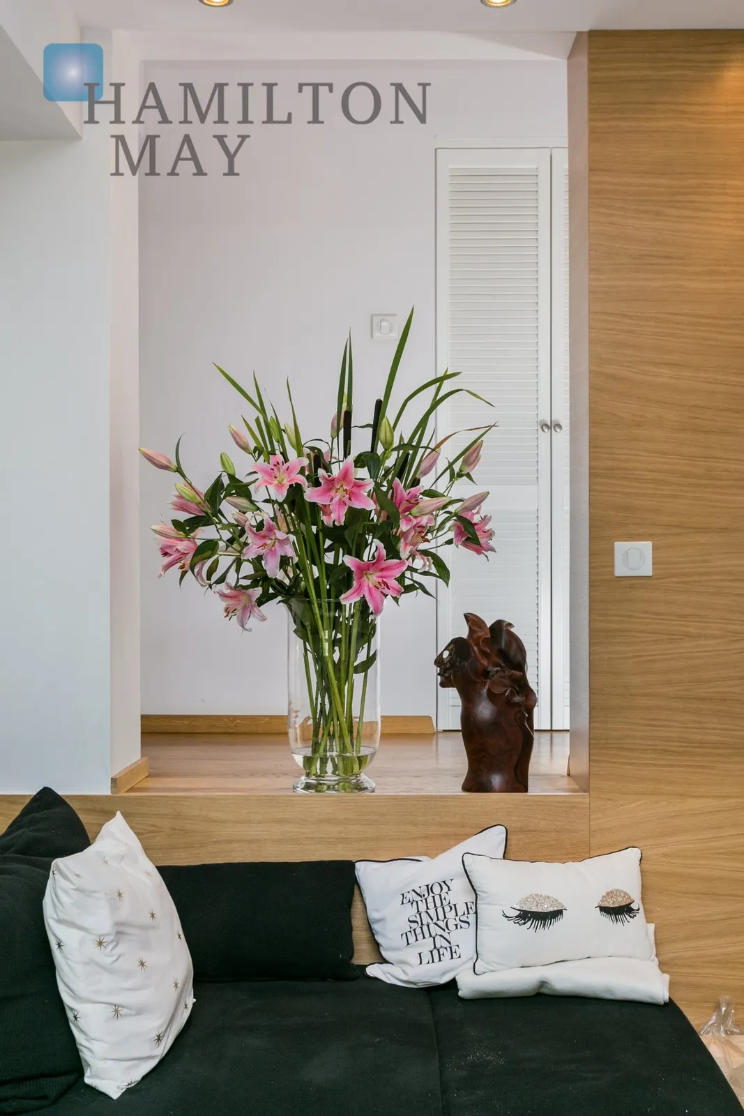 Region: Bronowice Distance to centre: 4.13 km Level: 1 Price: 10000 PLN Bedrooms: 4 Bathrooms: 2 Size: 220m2 - slider