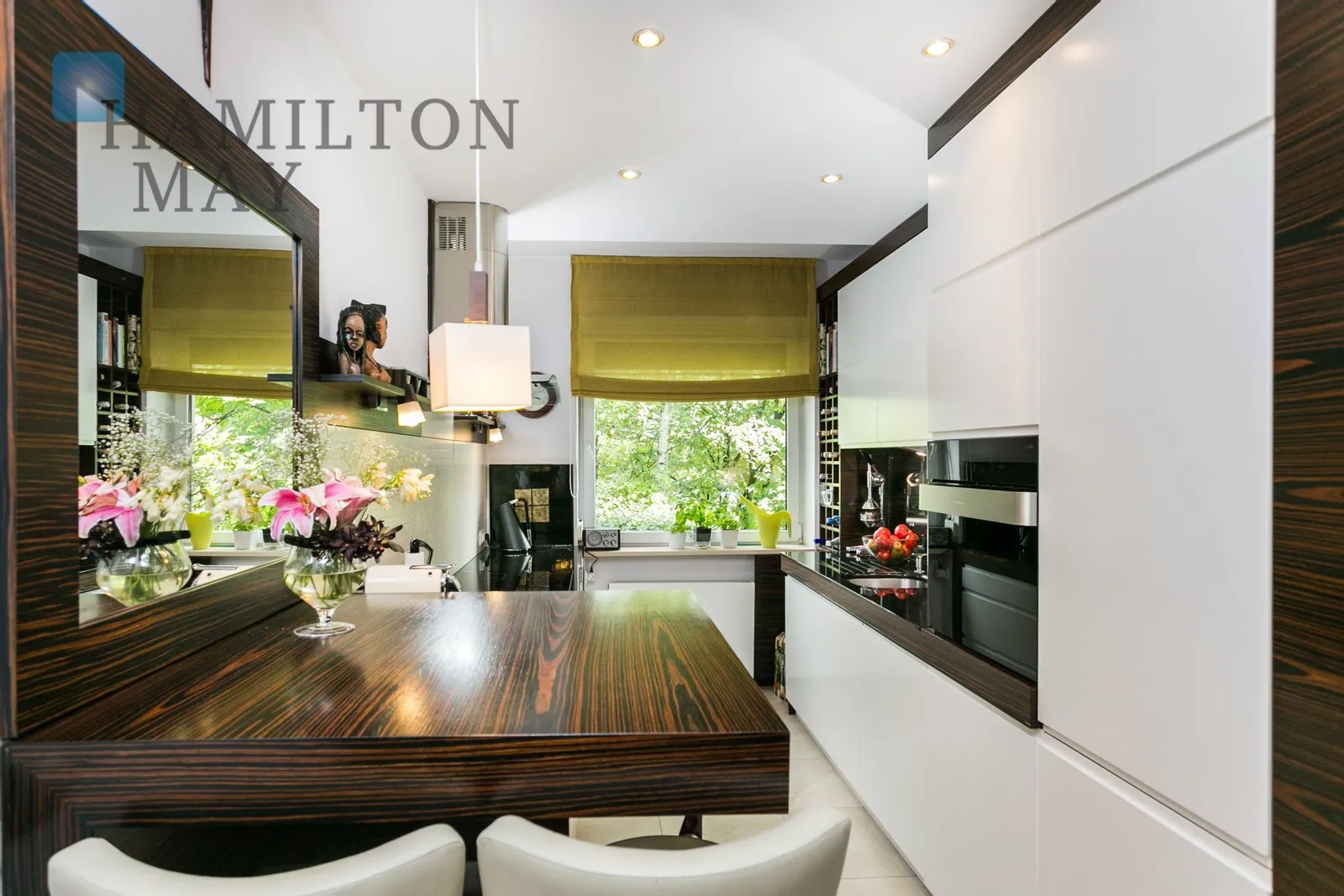 Level: 1 Price: 10000 PLN Bedrooms: 4 Bathrooms: 2 - slider